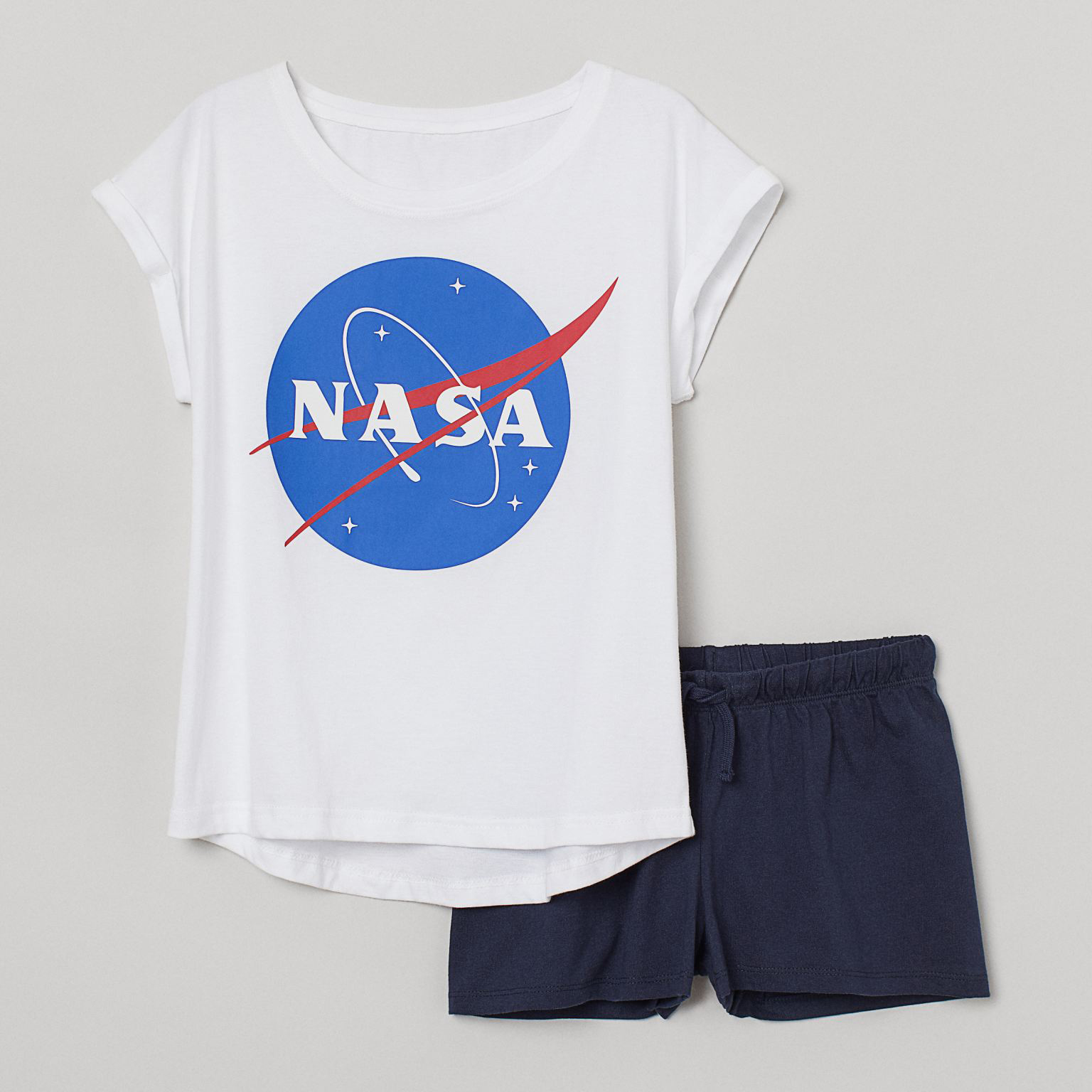 

Пижама (футболка + шорты) H&M 1102-744100 146-152 см Белый/Темно-синий