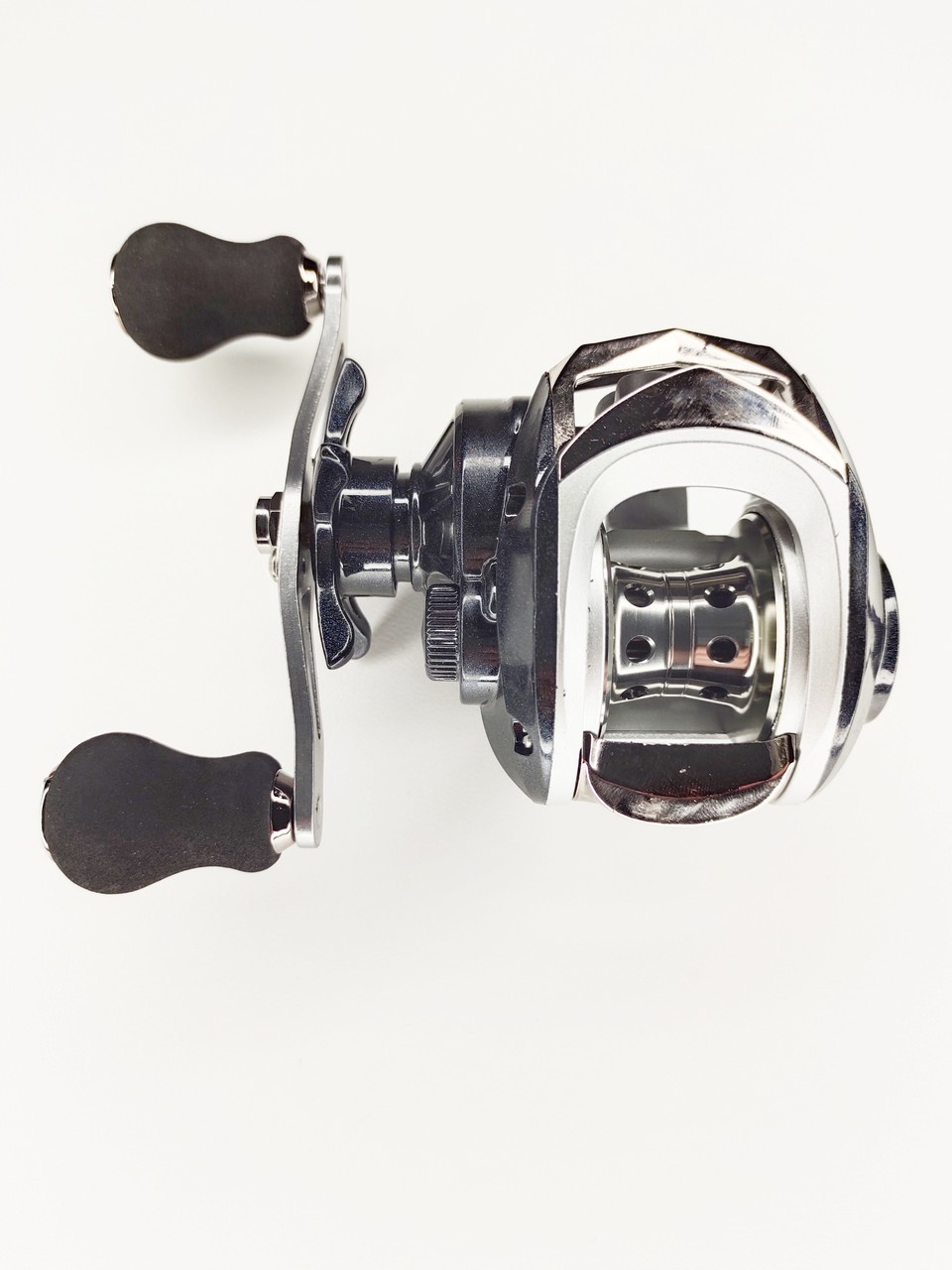 

Катушка мультипликаторная EOS Bait Casting Reel 18+1bb left Леворукая