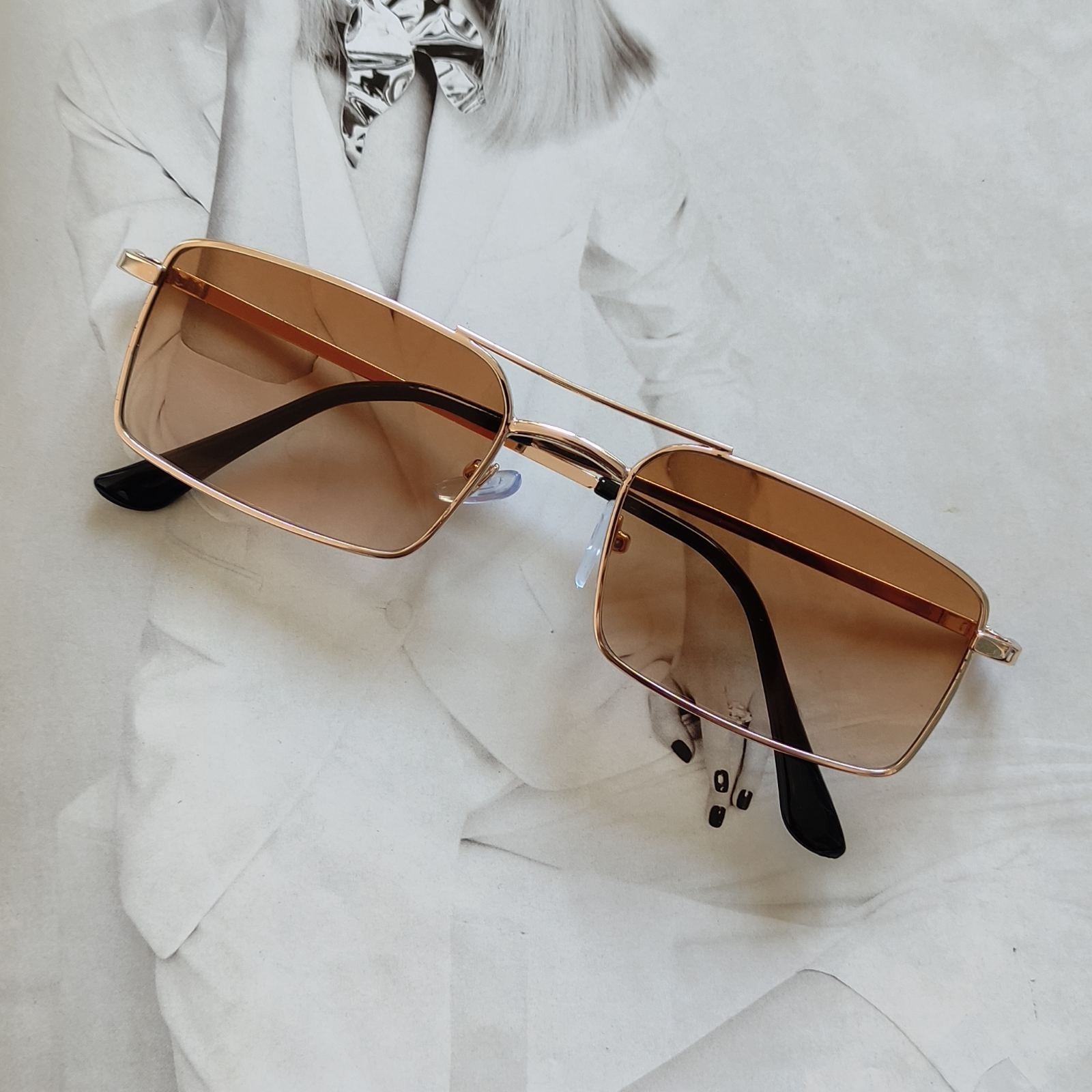 

Очки прямоугольные коричневая линза