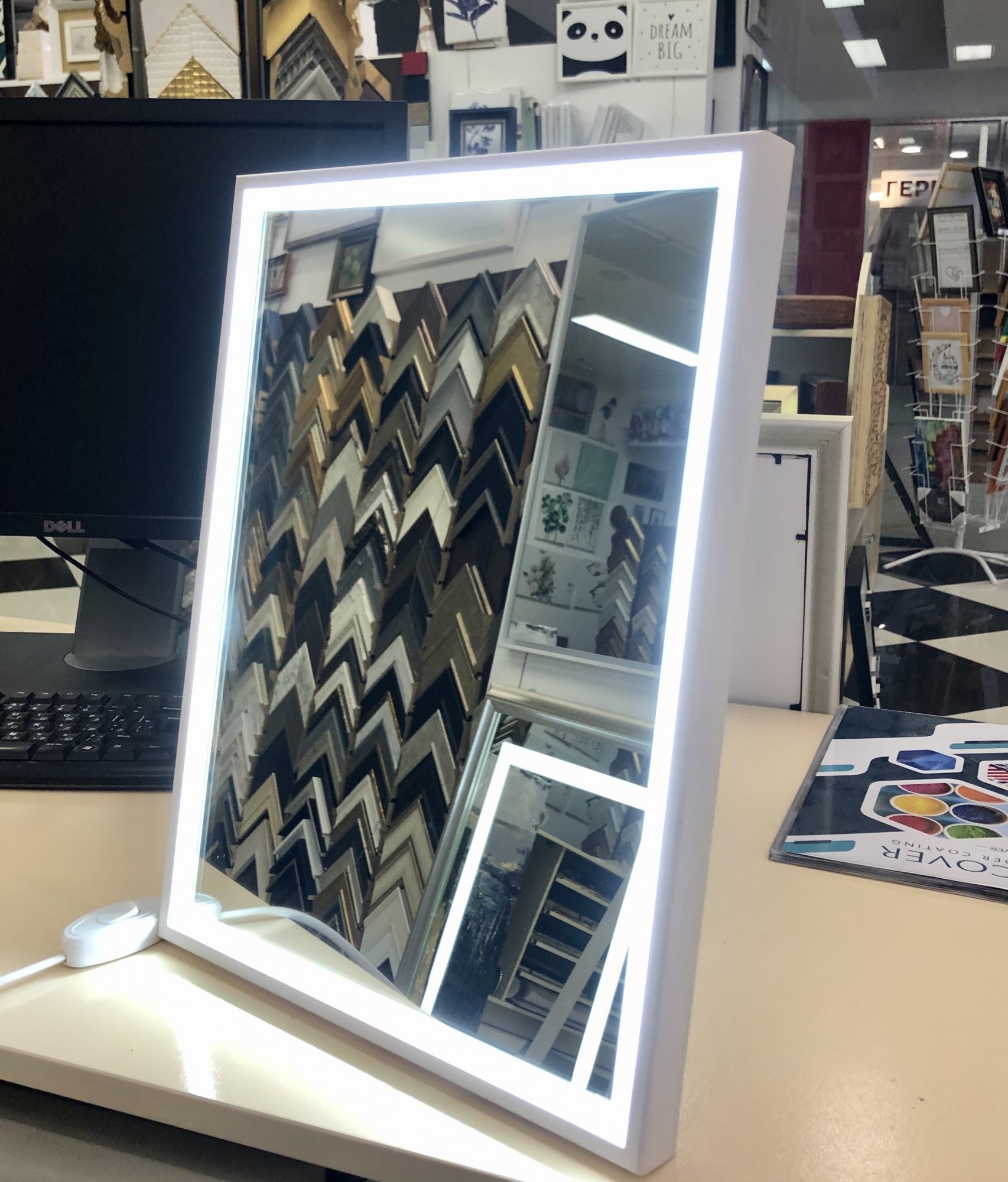 

Макияжное зеркало с LED подсветкой 280х380мм в деревянной раме (цвет - белый) FRAMES.POSTERS.DECOR (з1)