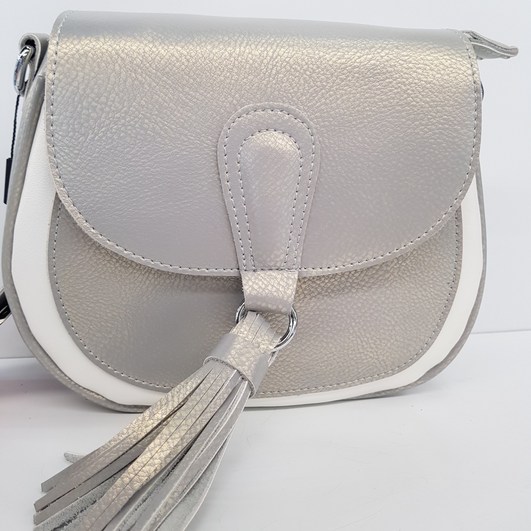 

Женская кожаная сумка Myriam 326 silver gray 18/21/8