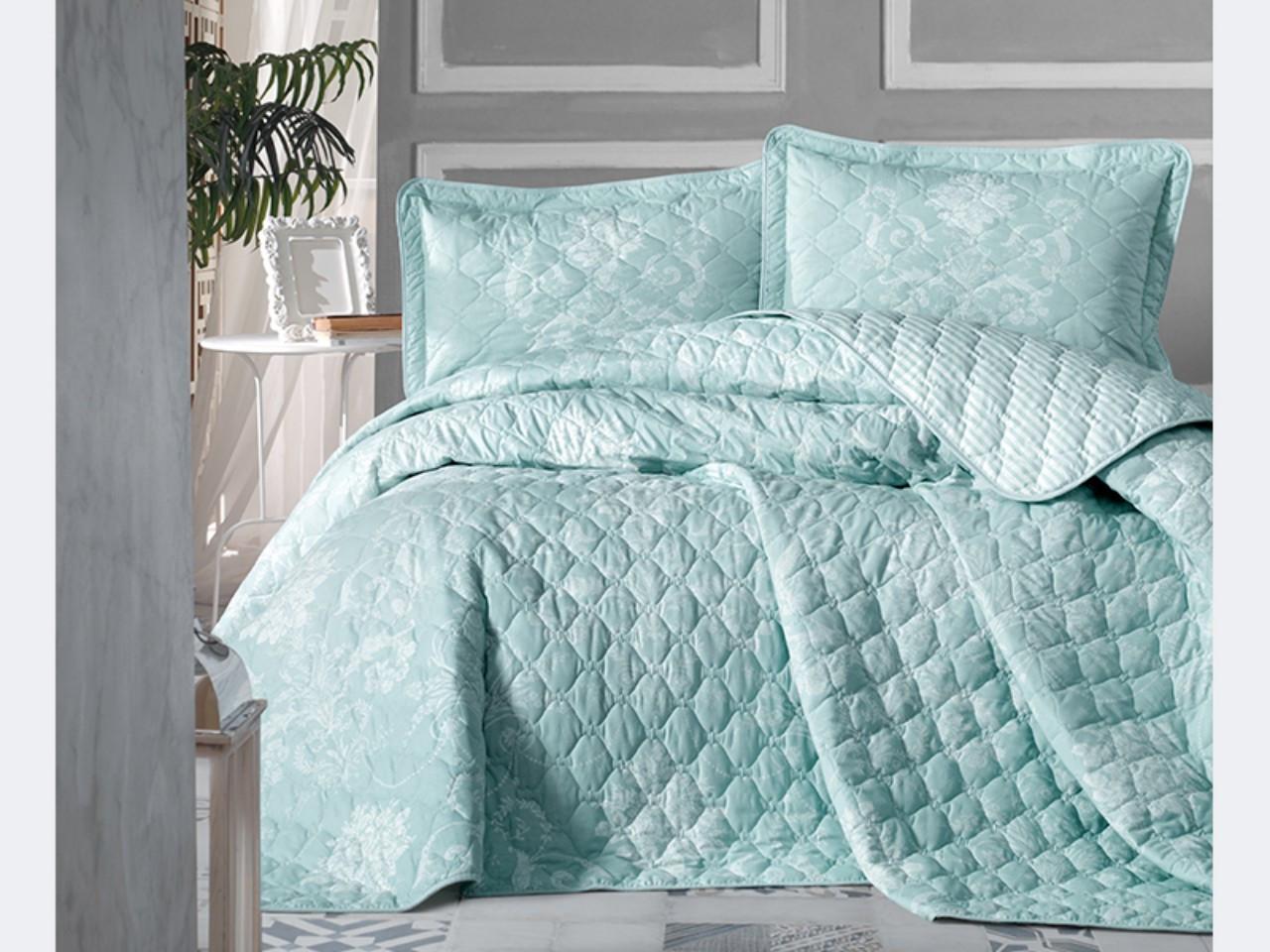 

Покрывало стеганое 240*260 с наволочками 50х70 Aran Clasy Alone V2