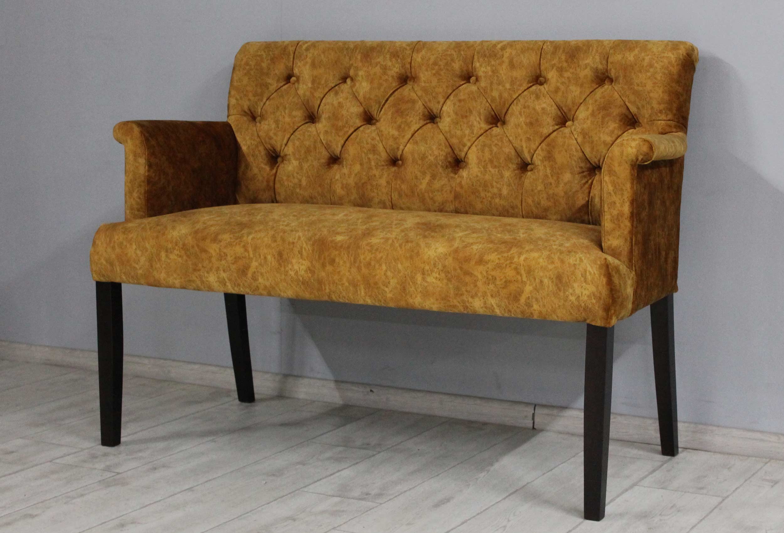 

Диван для дома, кафе, ресторана или офиса SVL Ришелье, коричнево-рыжий велюр, ножки венге 0987-01