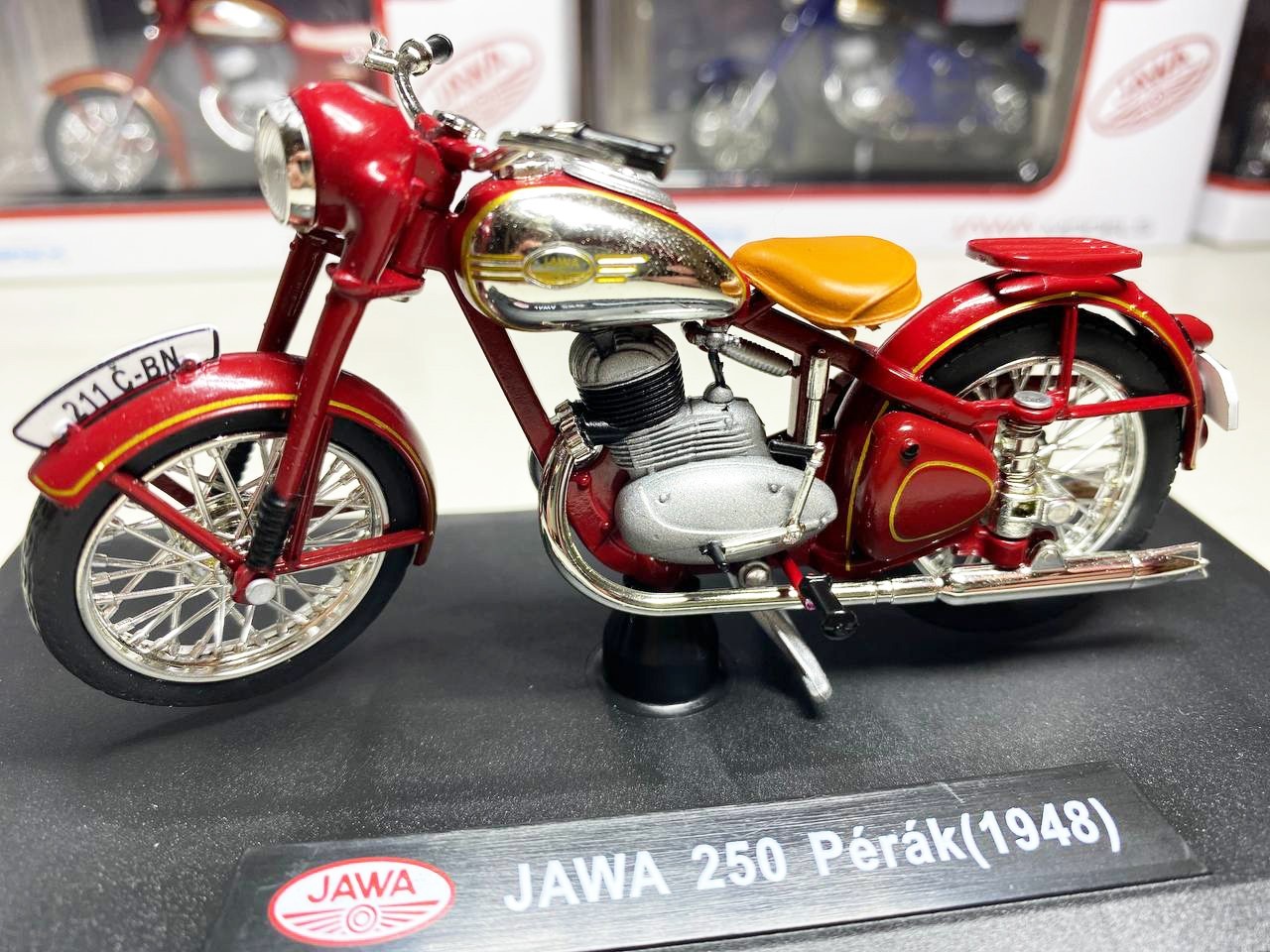 

JAWA 250 1948 модель 1:18 цвет красный Abrex Чехия