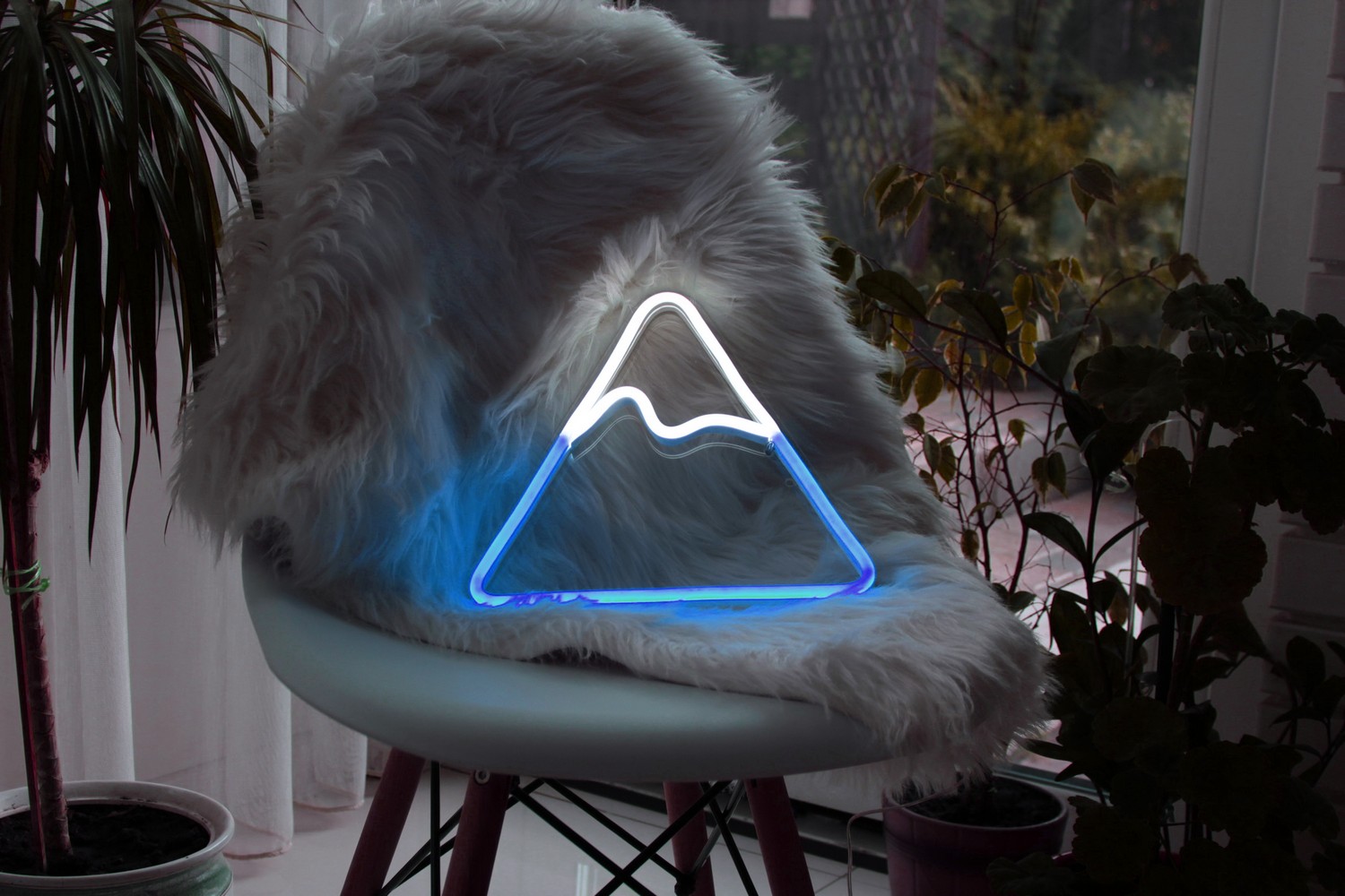 

Неоновый светильник Neon Lightning «Гора»
