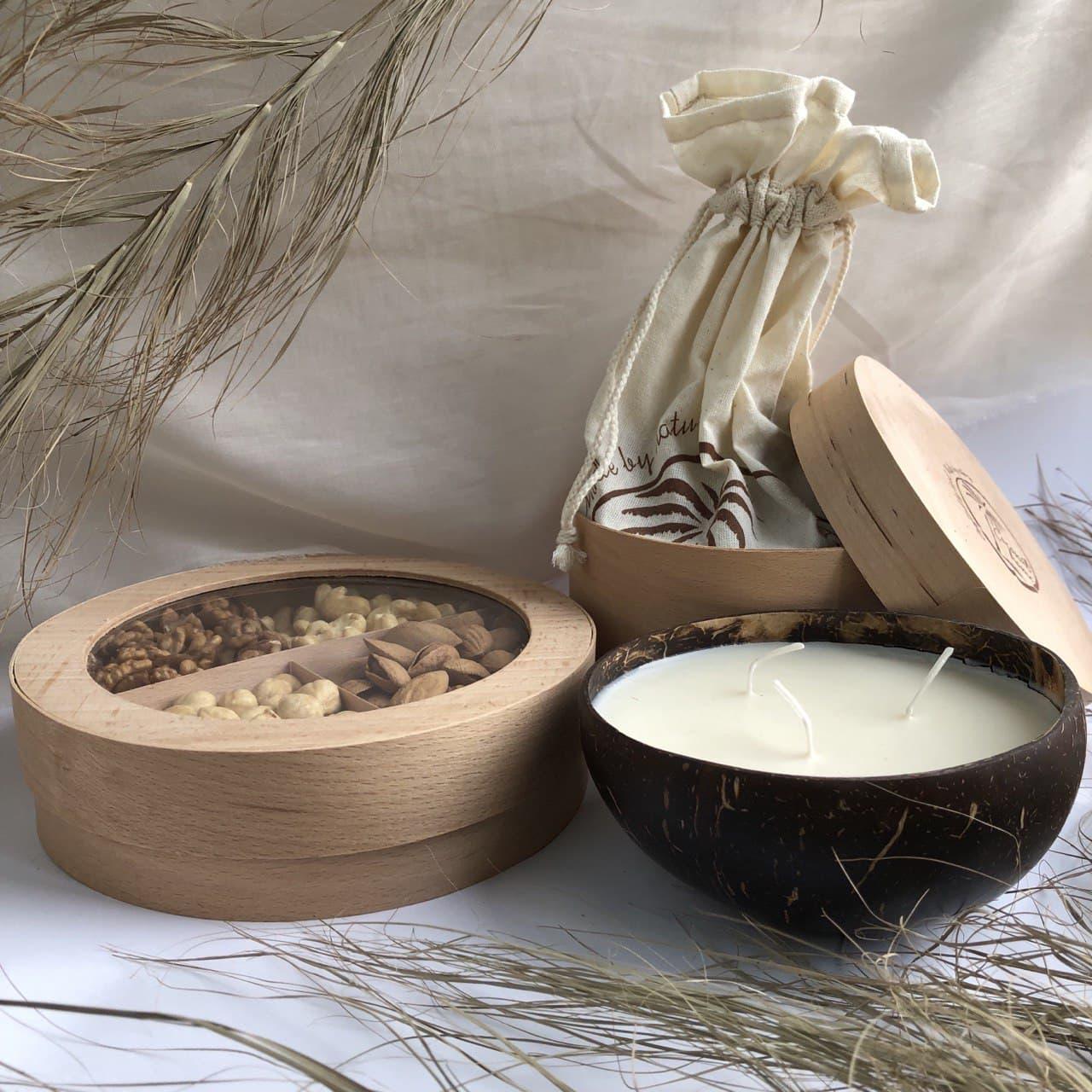 

Подарочный набор, бокс с орехами и эко свеча в кокосе Ягоды Coconut Home