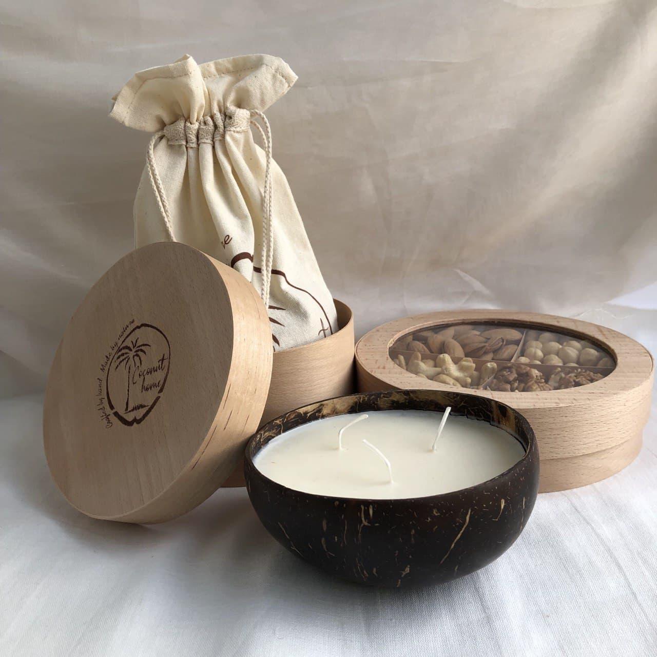 

Подарочный набор, бокс с орехами и эко свеча в кокосе Без аромата Coconut Home