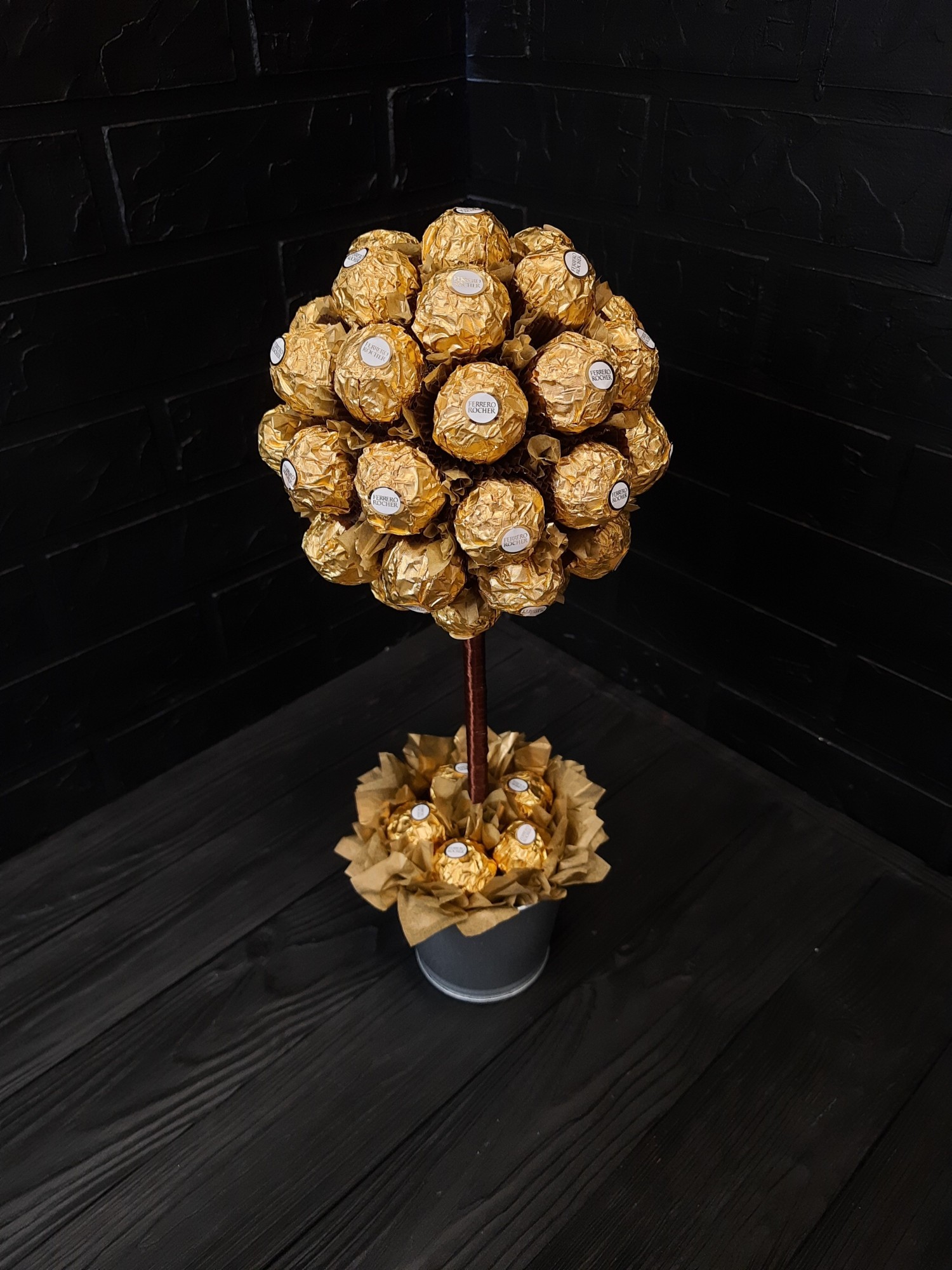 

Композиция из конфет Ferrero Топиарий / конфетное дерево 043