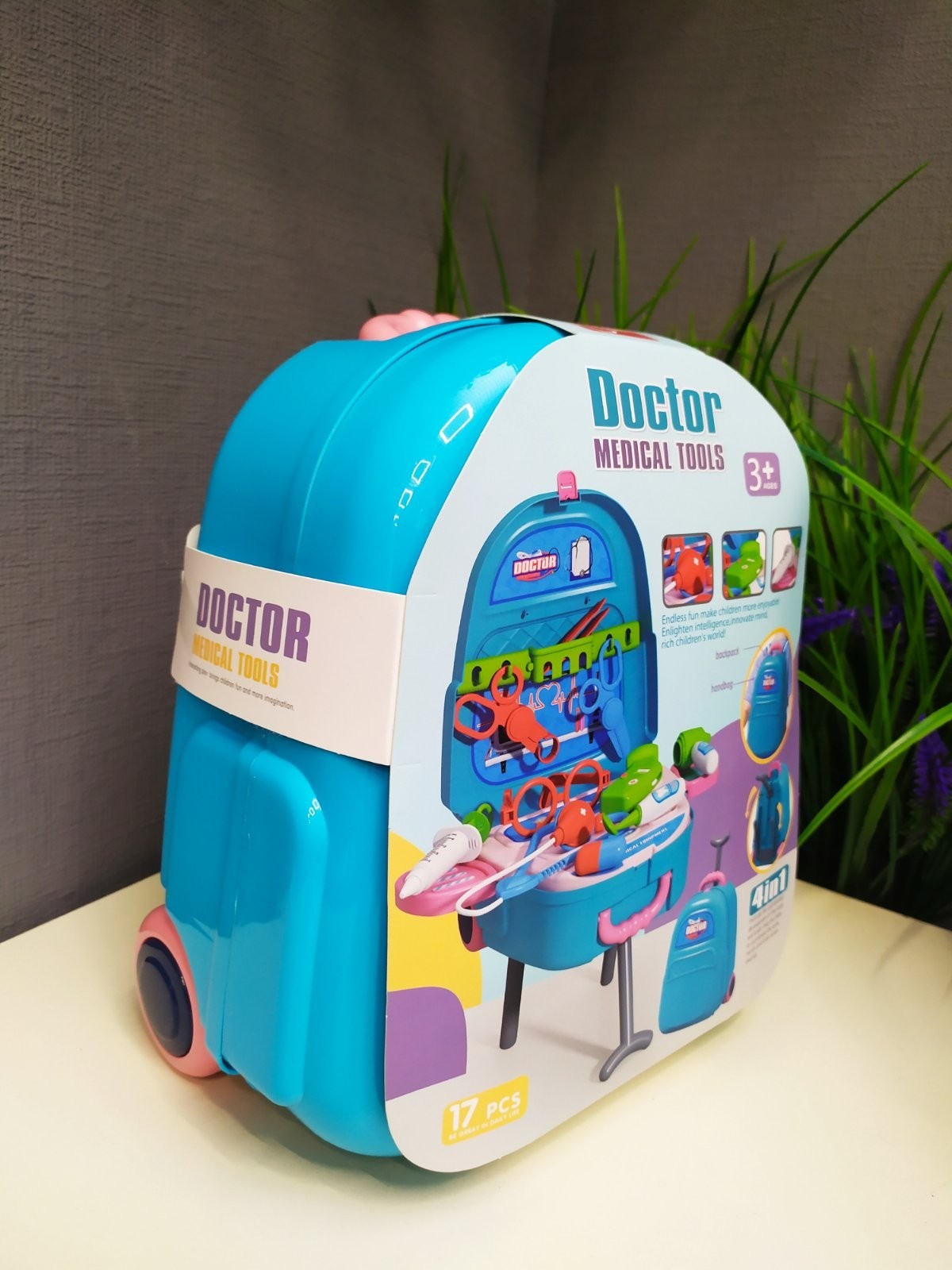 

Игровой набор Doctor доктор в пластиковом рюкзачке.