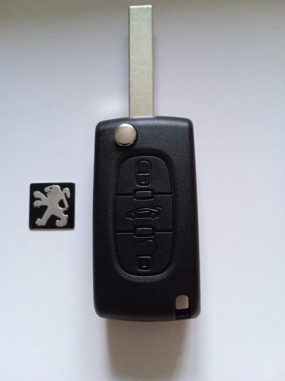 Корпус выкидного ключа Peugeot 407 4007 607 Galakeys Black 3 кнопки  батарейка на плате лезвие HU83 (01-10) – фото, отзывы, характеристики в  интернет-магазине ROZETKA от продавца: keys.for.cars | Купить в Украине:  Киеве,