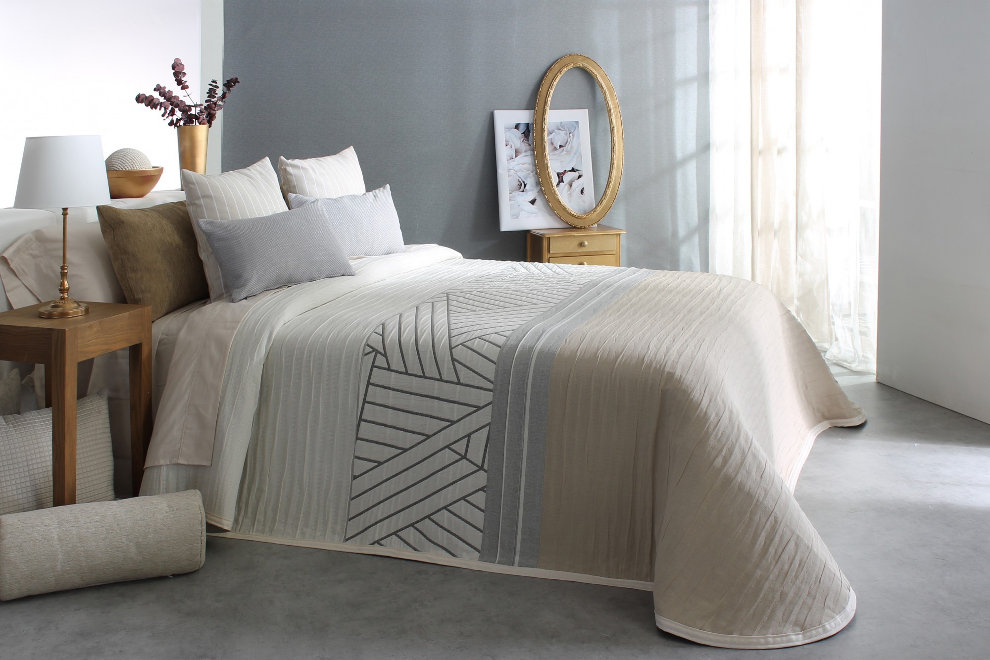 

Покрывало жаккардовое Reig Marti COACH c01 250x270 бежевое