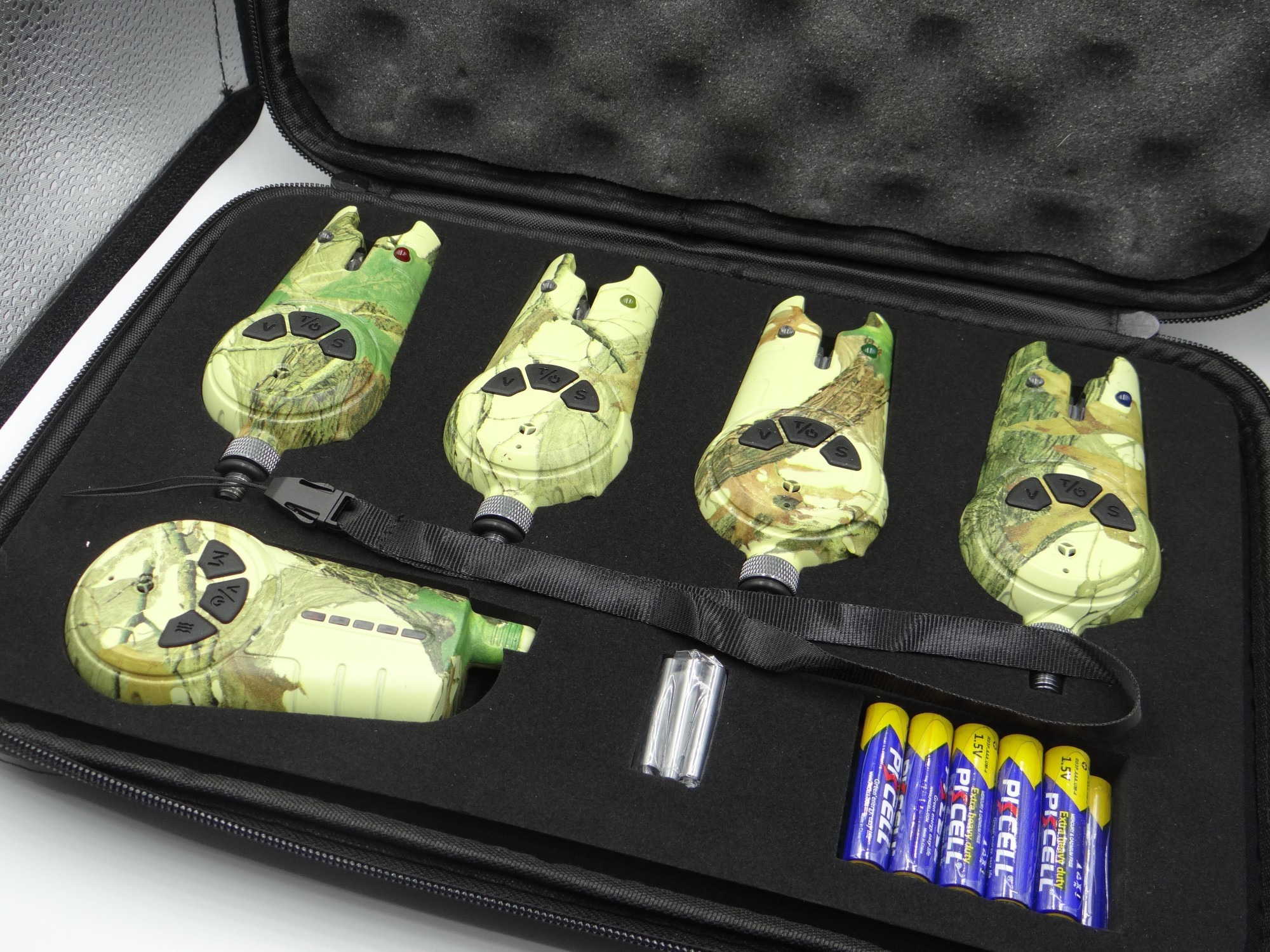 

Набор сигнализаторов Gladiator RF680 (4+1) Camo Bit Alarm (GR680-4+1-CA)