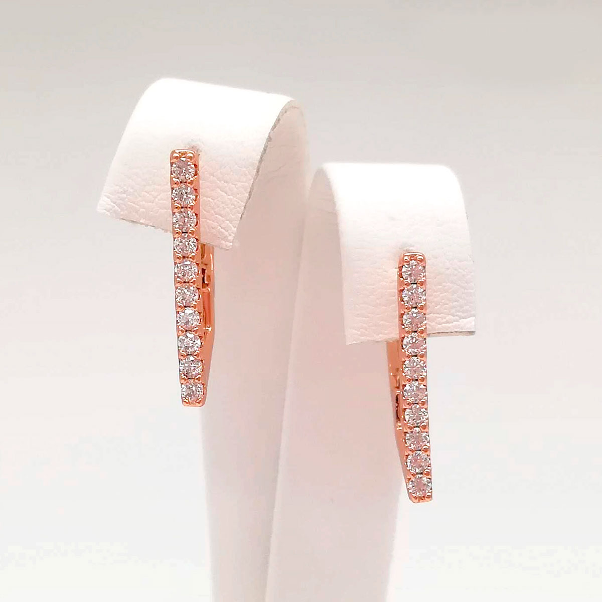 

Серьги Xuping из медицинского золота, белые фианиты, позолота PO, 24691