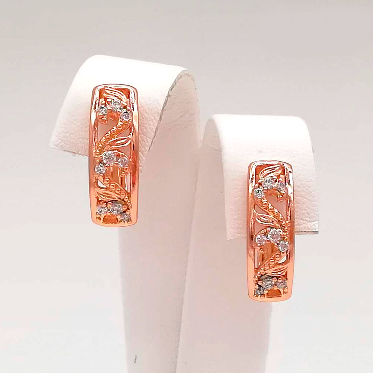 

Серьги Xuping из медицинского золота, белые фианиты, позолота PO, 24673