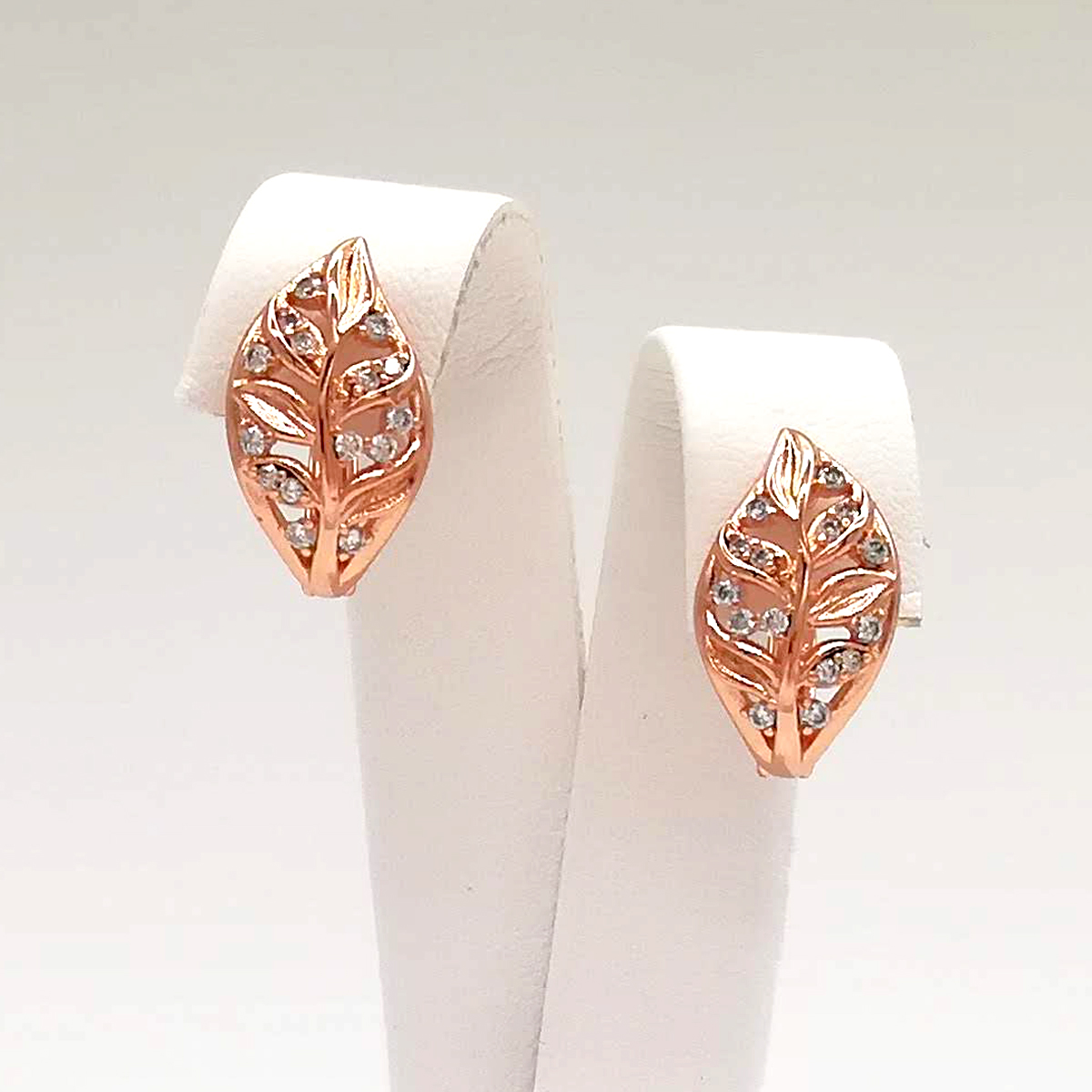 

Серьги Xuping из медицинского золота, белые фианиты, позолота PO, 24617