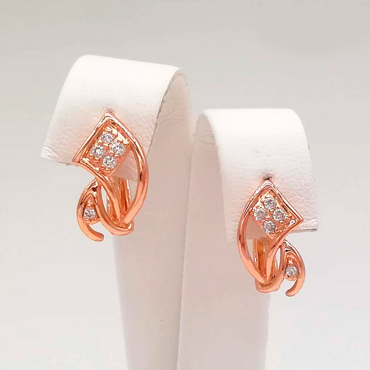 

Серьги Xuping из медицинского золота, белые фианиты, позолота PO, 24664