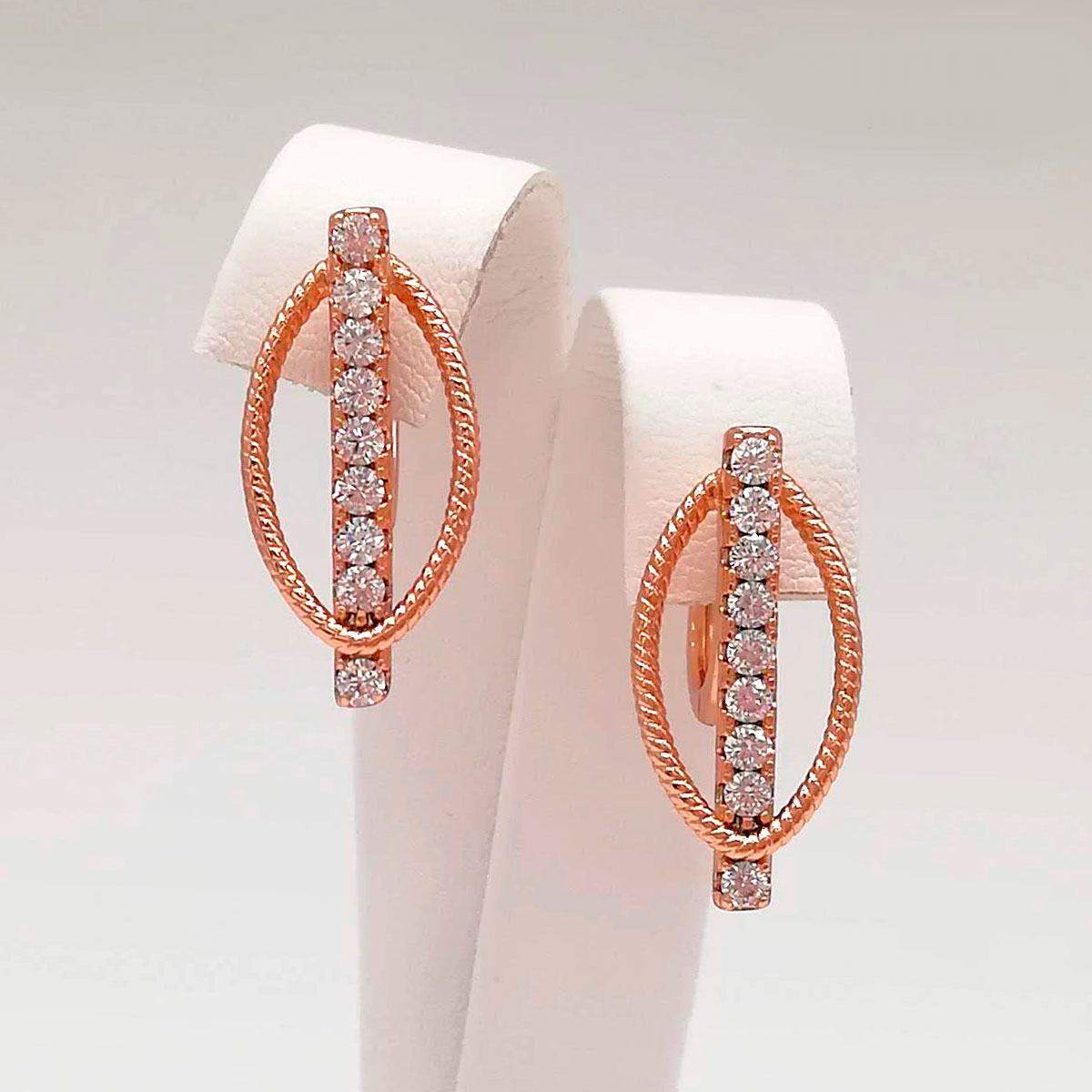 

Серьги Xuping из медицинского золота, белые фианиты, позолота PO, 24692