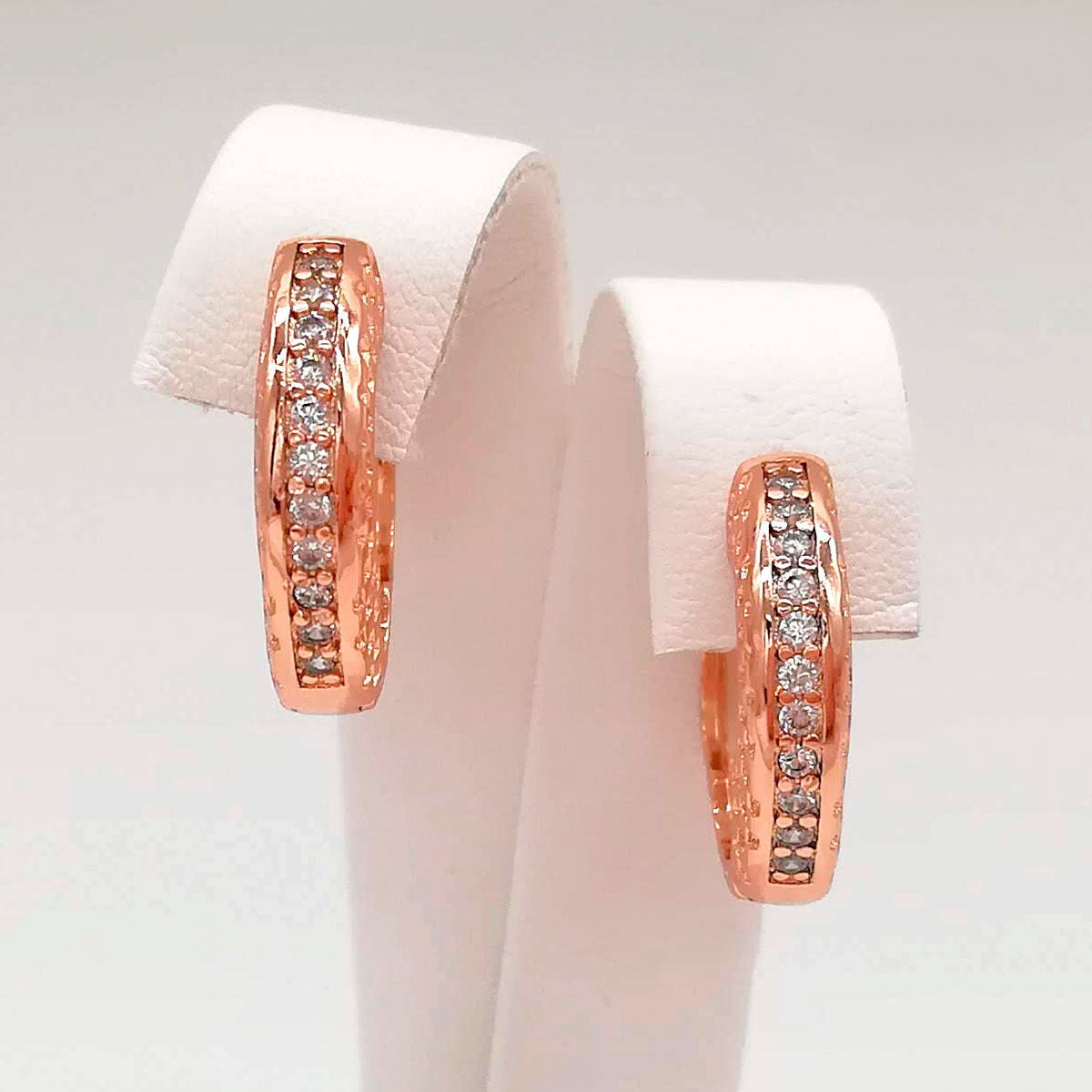 

Серьги Xuping из медицинского золота, белые фианиты, позолота PO, 24688