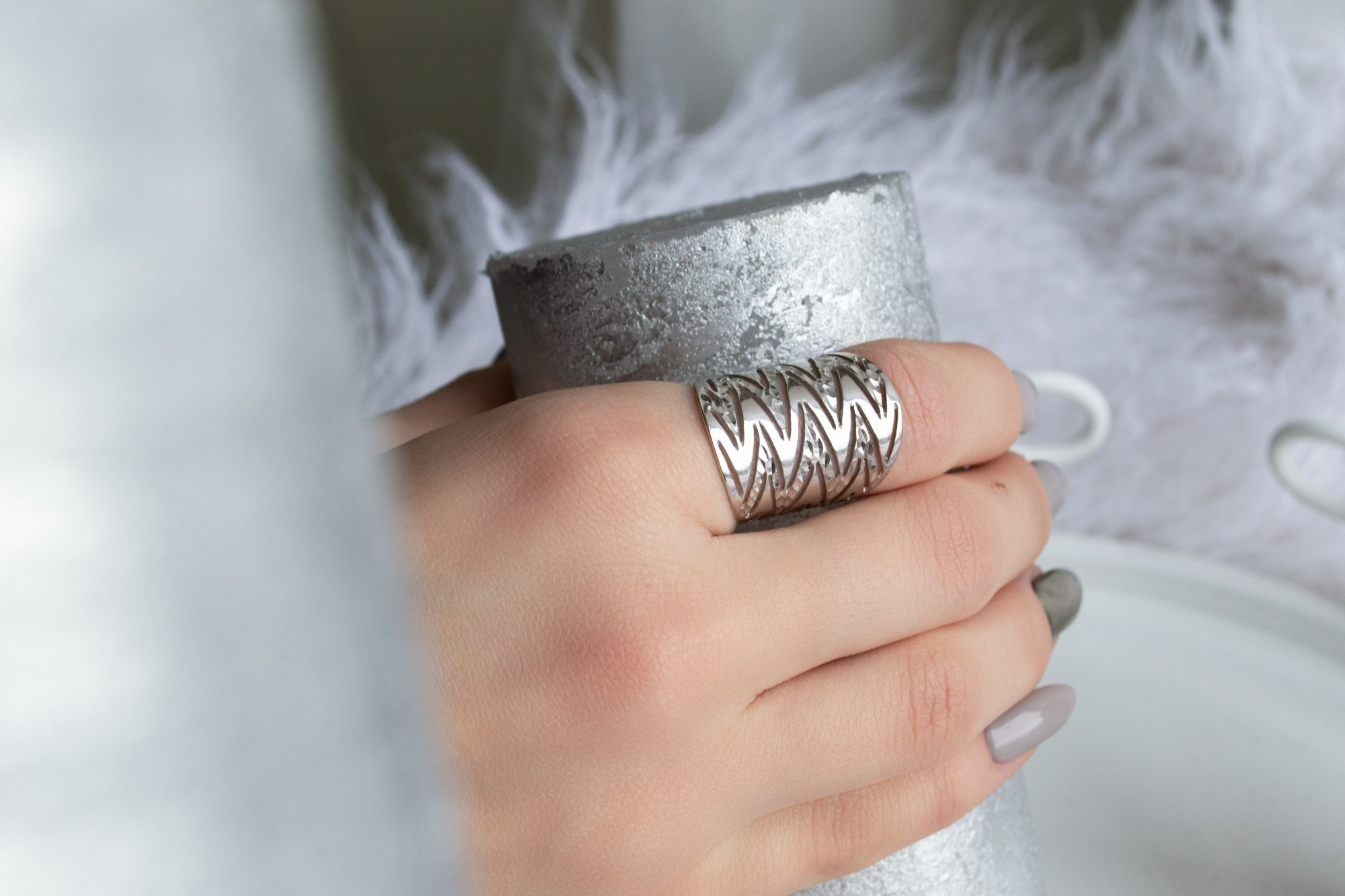 

Серебряное кольцо HARMONY с00385 20 бел.