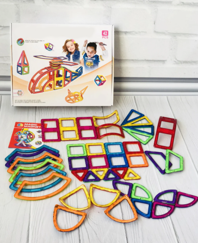 

Магнитный конструктор на 42 детали игровой развивающий для детей Lov Toys (8606)