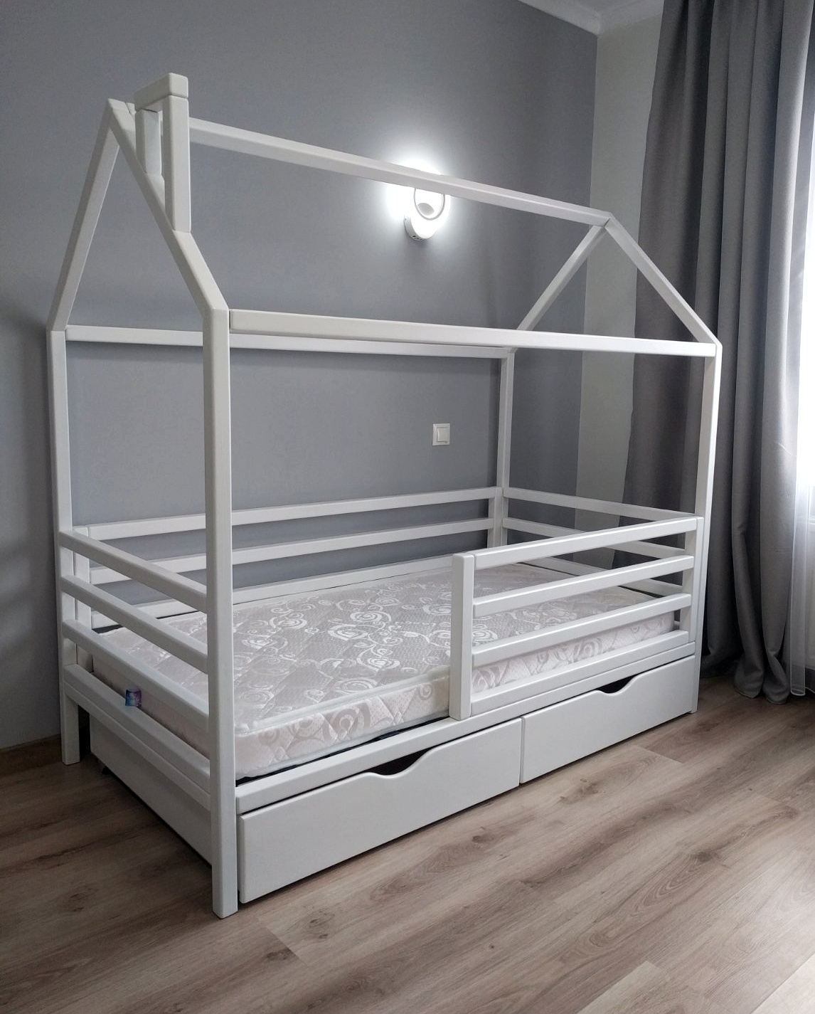 

Детская кроватка домик SweetHome 180*80 Белая (new_76608)