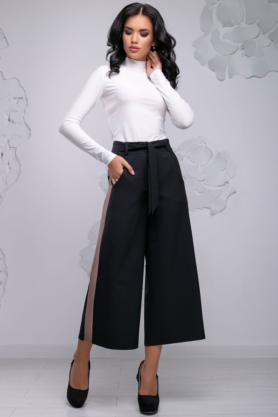 

Женские Seventeen брюки-кюлоты с контрастными вставками по боковым швам цвет черный  (1025.2742, Женские Seventeen брюки-кюлоты с контрастными вставками по боковым швам цвет черный L (1025.2742)