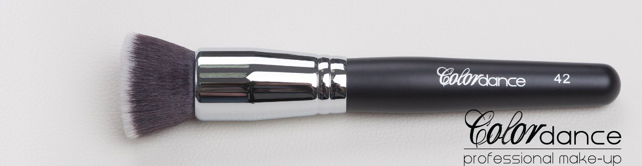 

Кисть №42 Color dance Black (для нанесения тонального крема, рассыпчатой и компактной пудры)