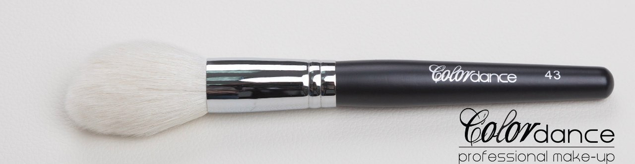 

Кисть №43 Color dance Black(нанесения румян, рассыпчатой и компактной пудры)