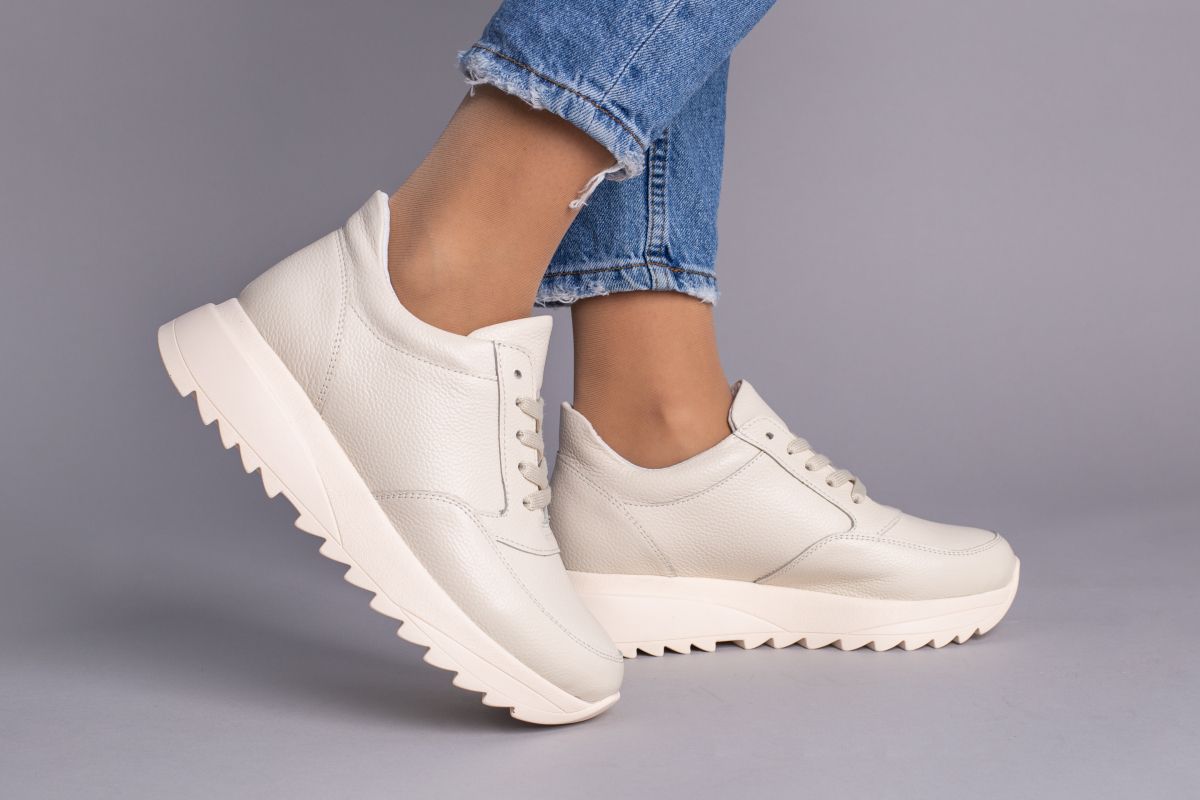 Кроссовки женские кожа флотар молочного цвета 9406-1/37 от продавца ...