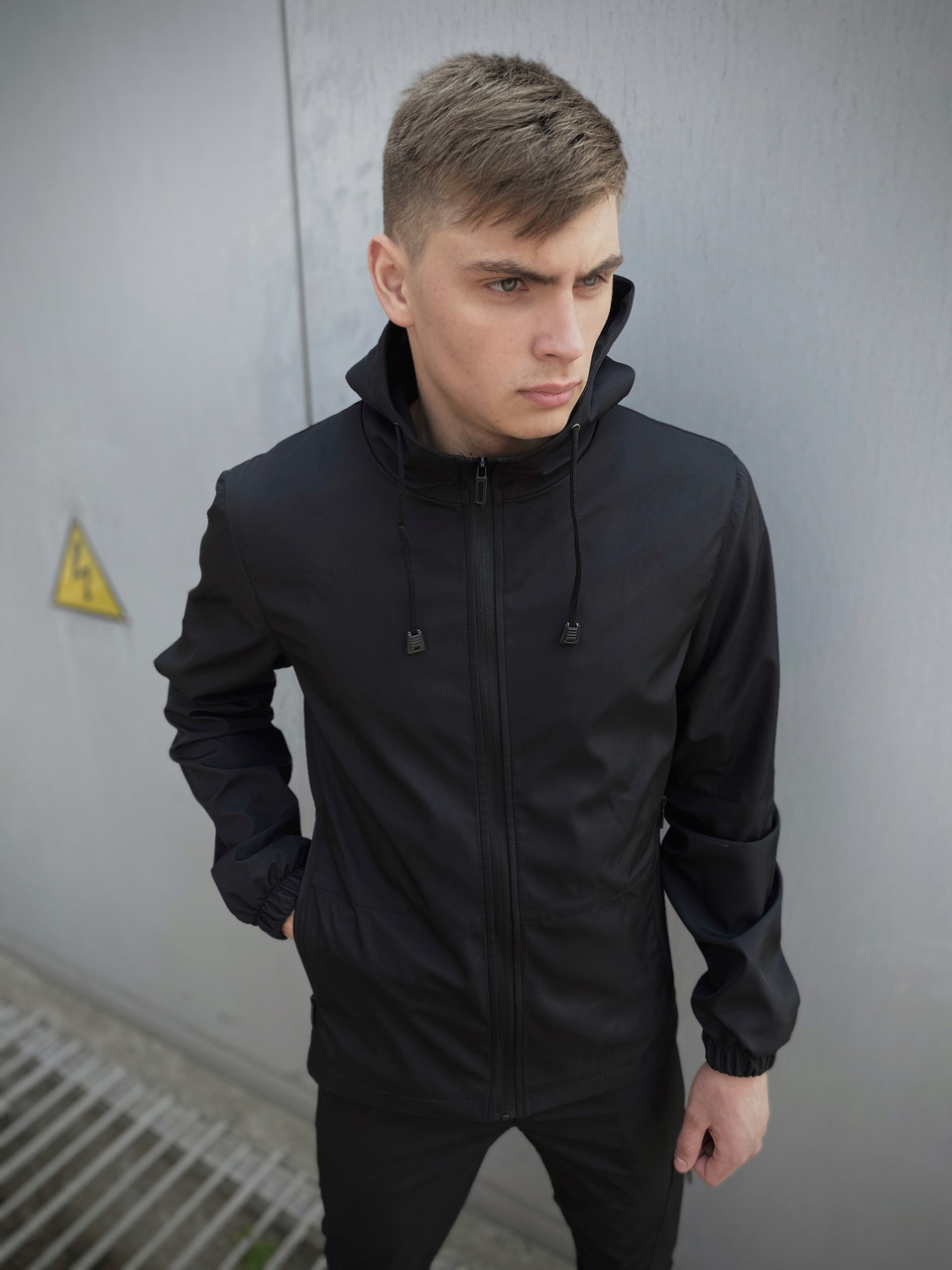

Мужская весенняя куртка Intruder "SoftShell Lite" черная S