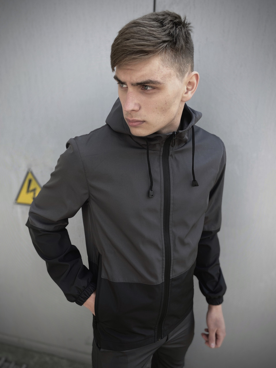 

Мужская весенняя куртка Intruder "SoftShell Lite" серо-черная M