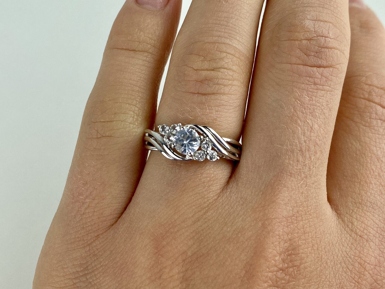 

Серебряное кольцо с Сапфиром Любовь 0988 Sky Jewelry 17 (2929р)