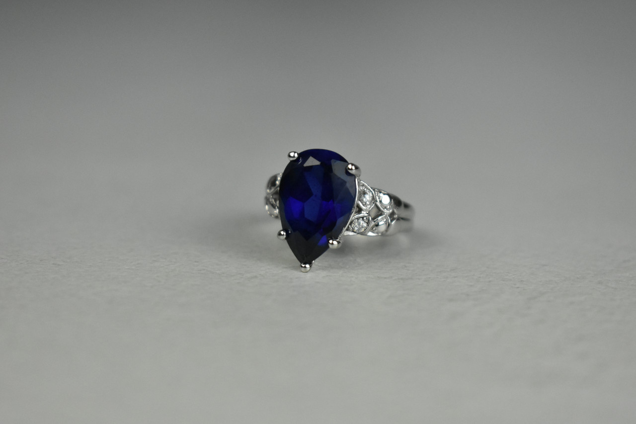 

Серебряное кольцо с Сапфиром И Фианитами 8888 Sky Jewelry 17 (999)