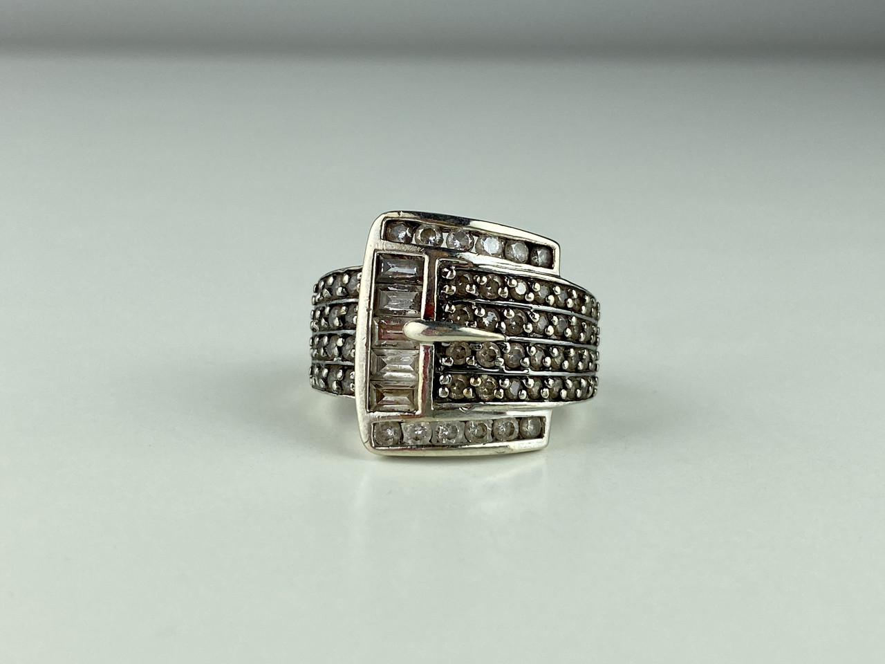 

Серебряное кольцо с Фианитами Ремешок 9990 Sky Jewelry 18 (087ааа)