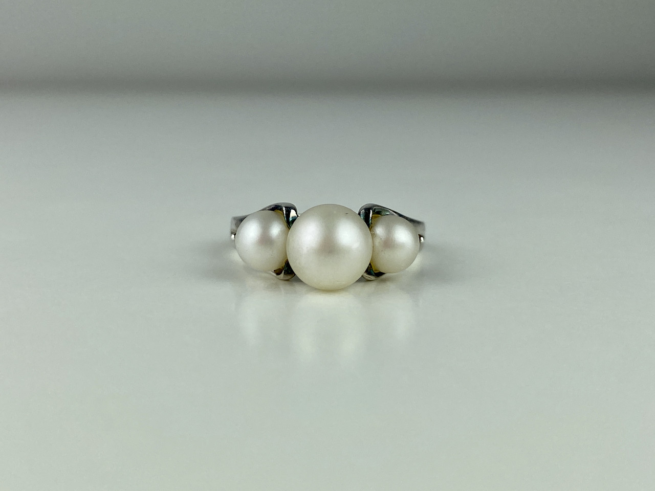

Серебряное кольцо с Жемчугом и Рубинами 5443 Sky Jewelry 16,5 (а867262)