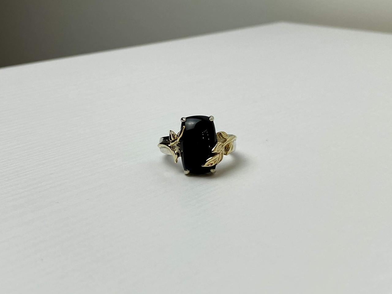 

Серебряное кольцо со Вставками из Позолоты и Ониксом 111 Sky Jewelry 18,5