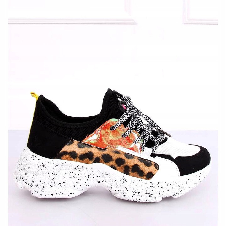 

Кроссовки женские, размер 38, цвет Черный, код 10686