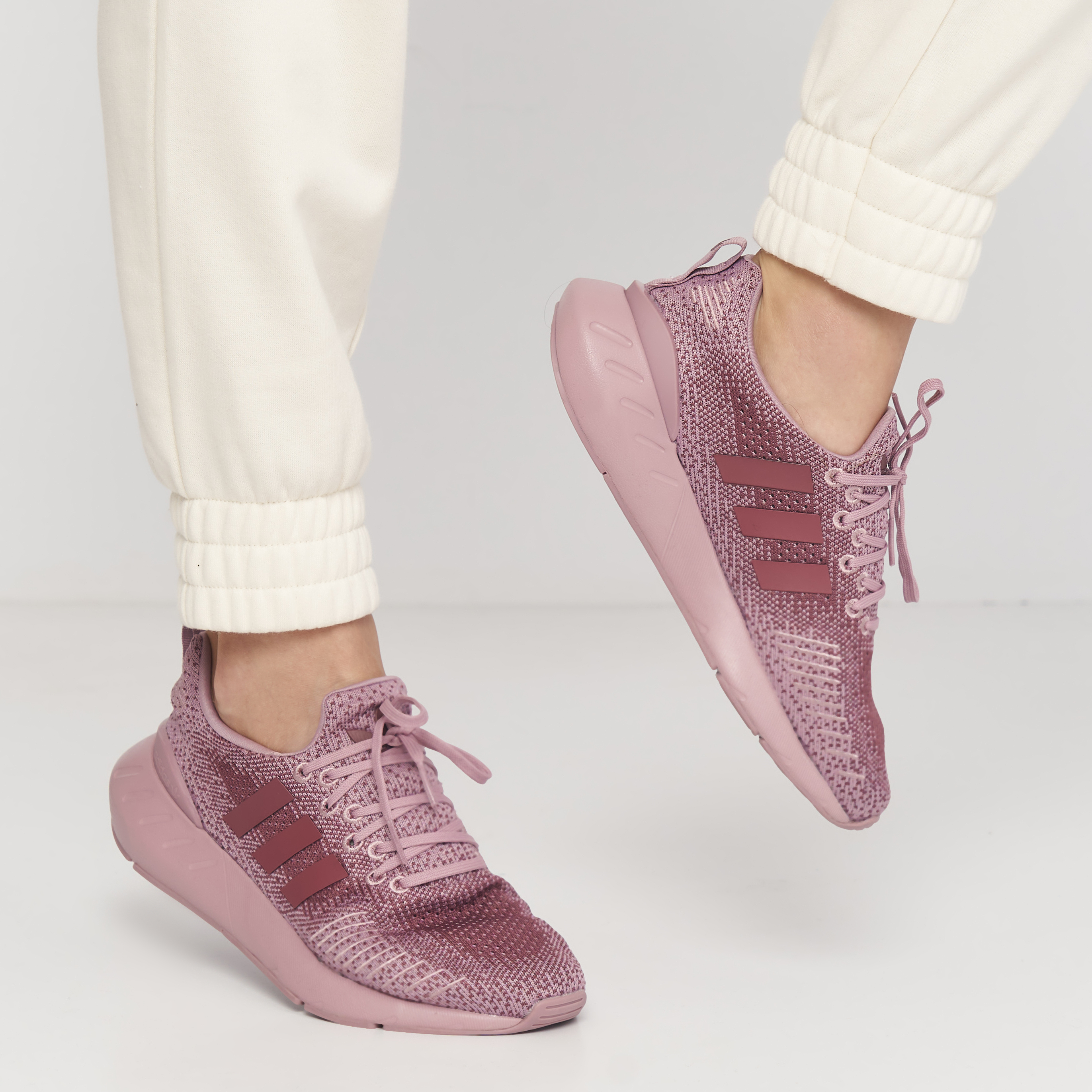 Rose gold cheap adidas swift run