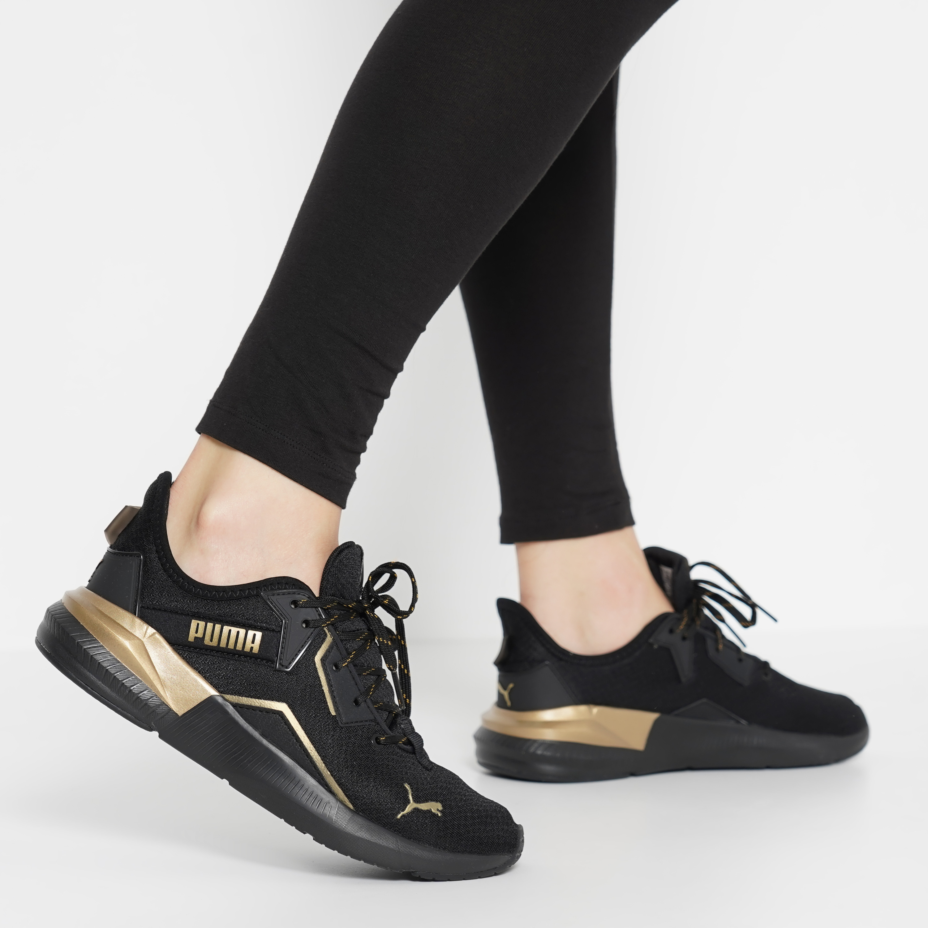 Puma disc shop black and gold