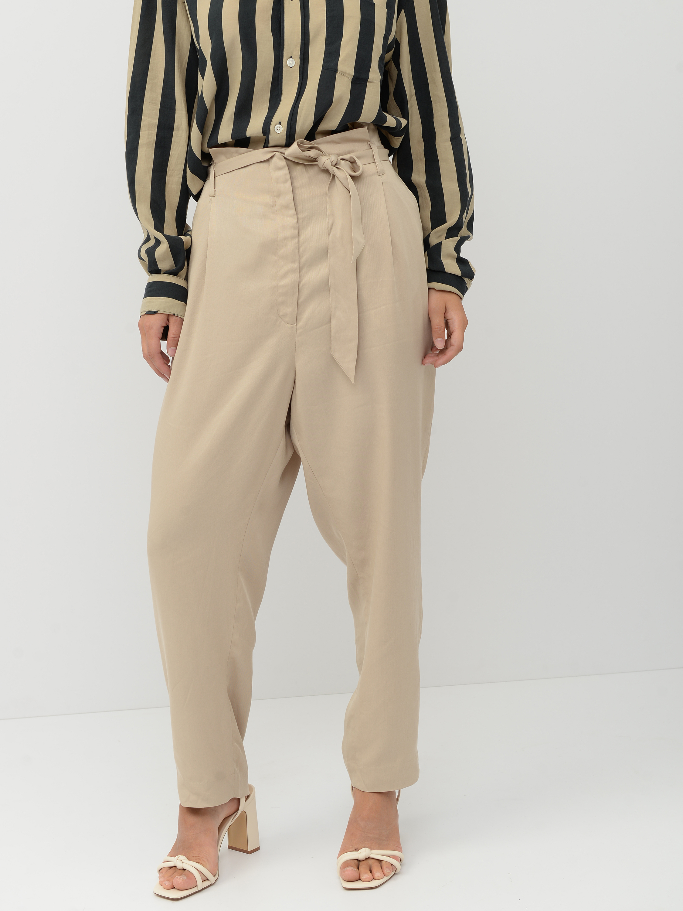 

Брюки H&M 584741 46 Бежевые