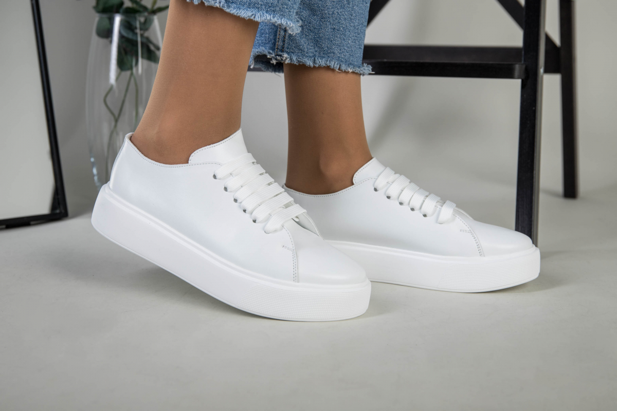 

Женские кеды кожаные на белой подошве LuxuryShoes 6646-2/39 Белые