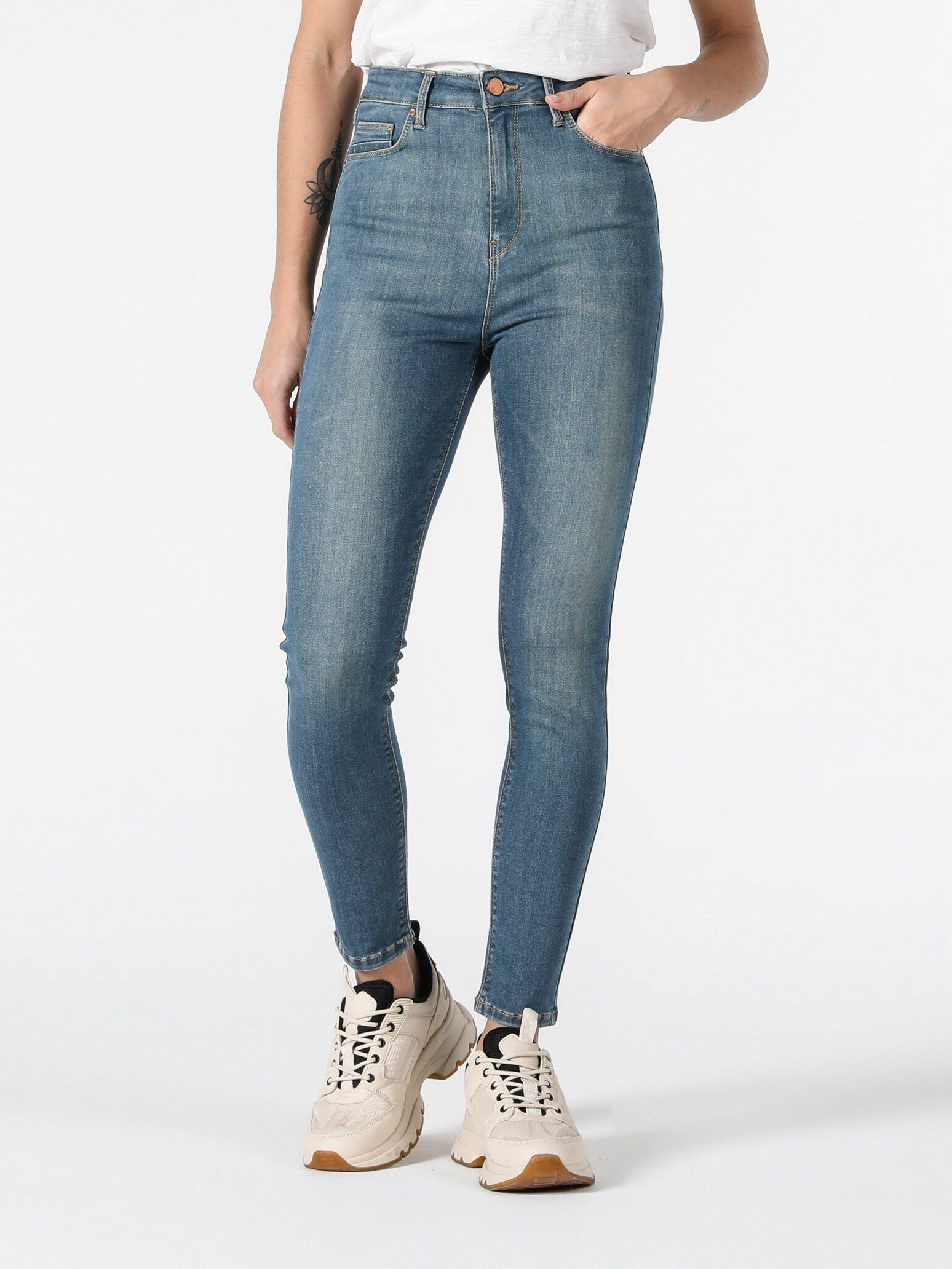 Акція на Джинси Skinny жіночі Colin's 760 Diana CL1057915DN41586 26-30 Сині від Rozetka