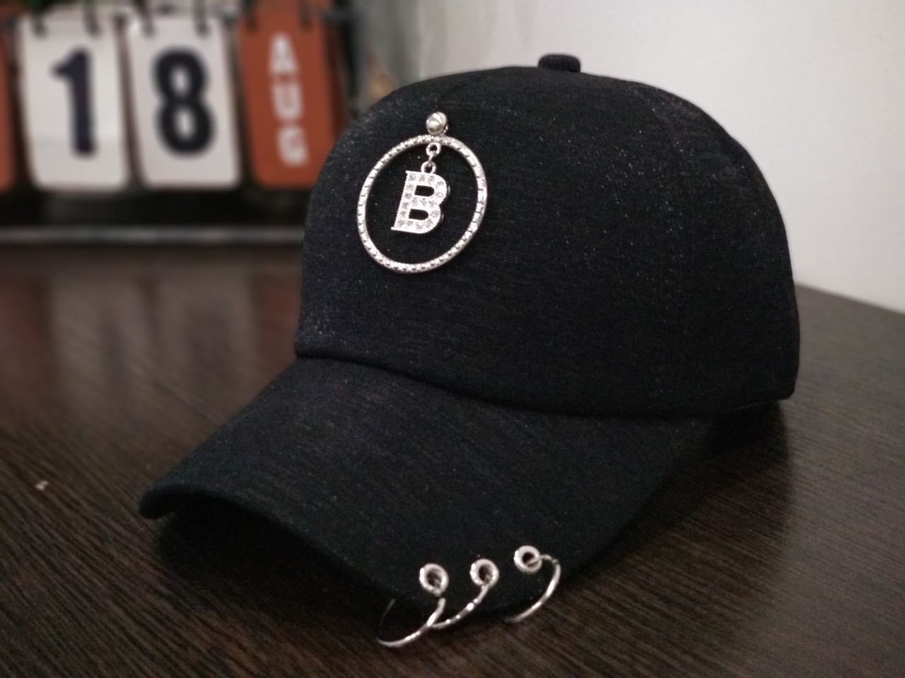 

Кепка Jsstore с буквой B Черная с Кольцами