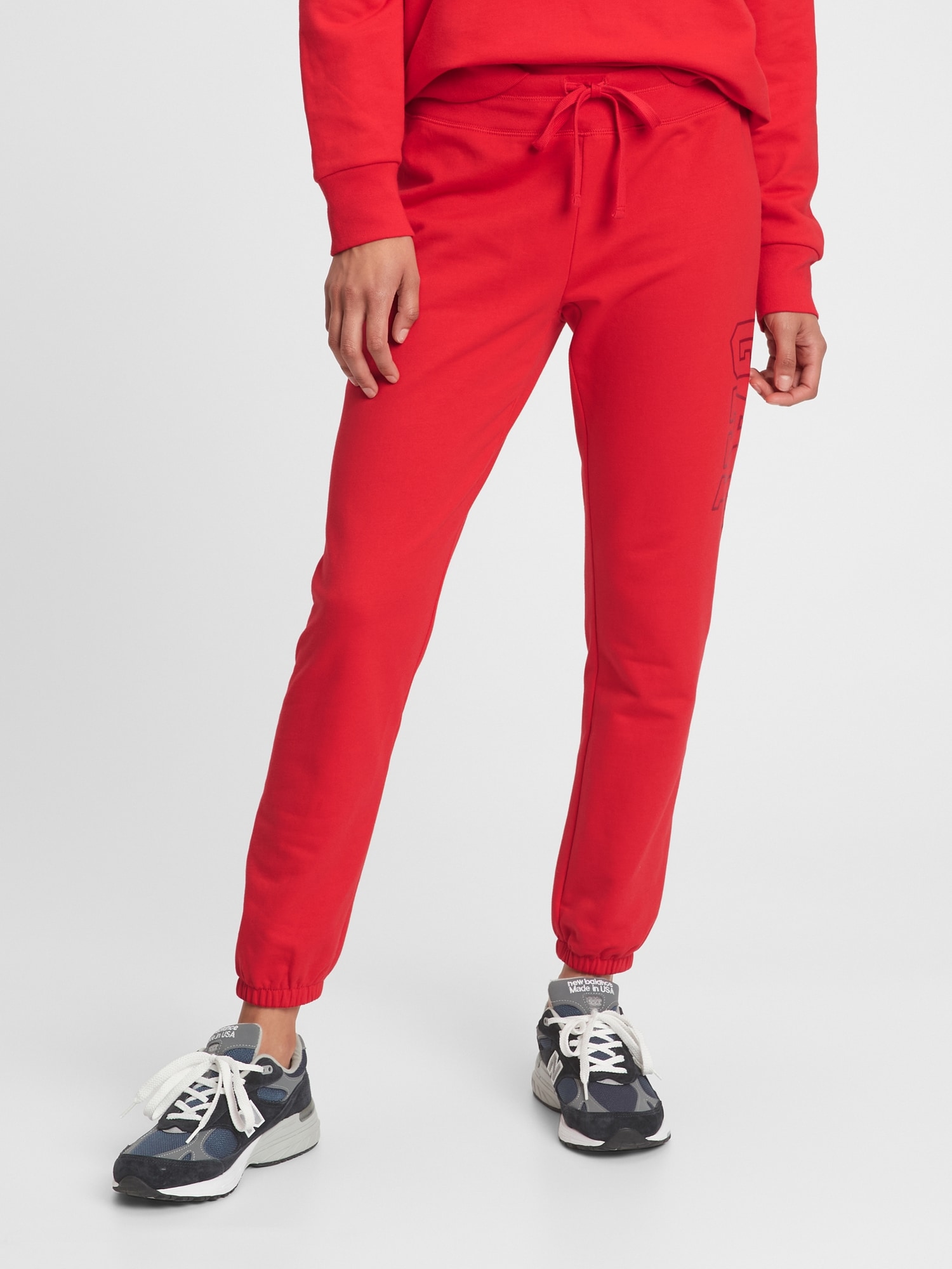 Акція на Спортивні штани на флісі жіночі GAP 27999590 XL Червоні від Rozetka