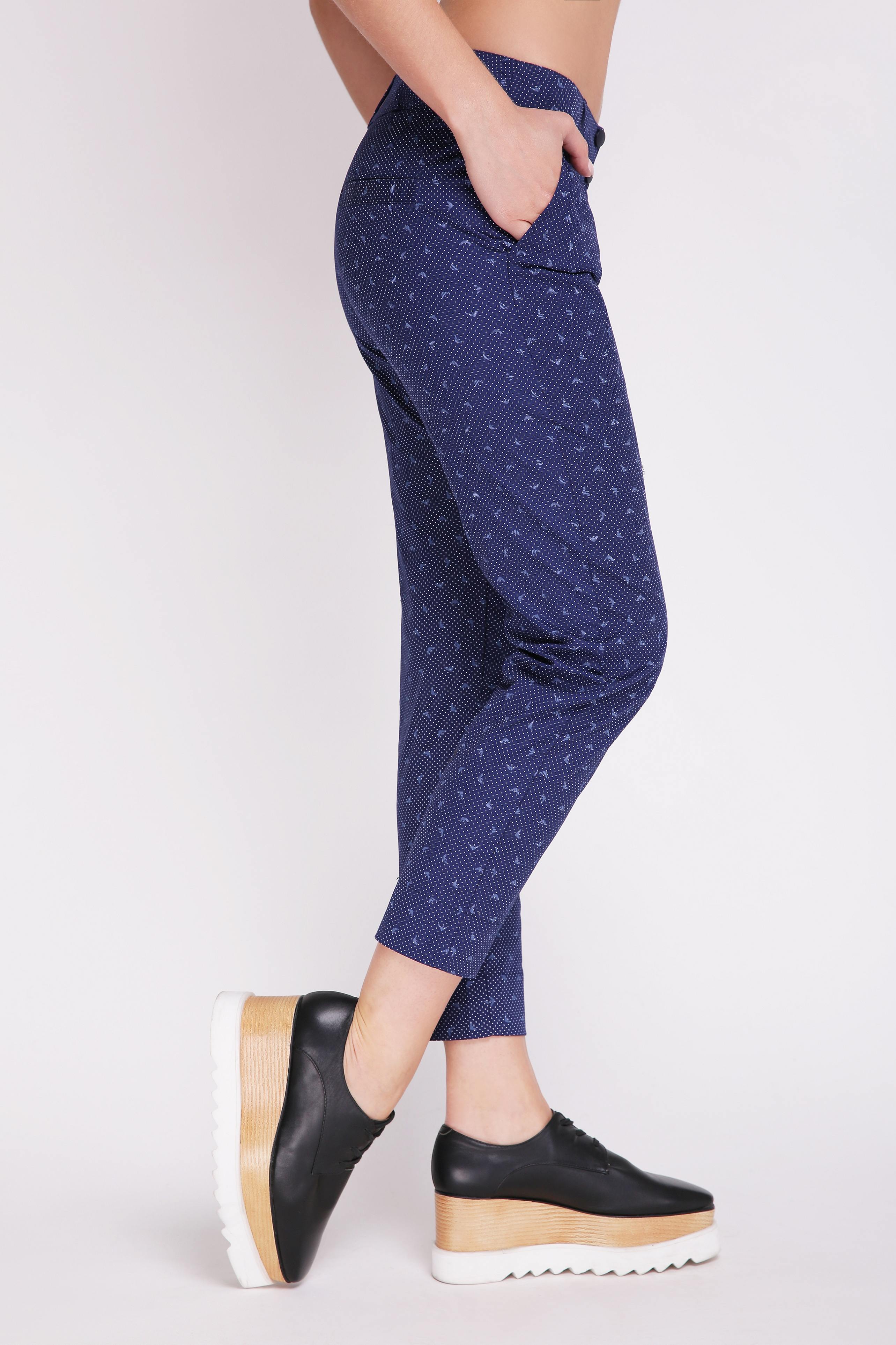 

Брюки ARTSTYLE LEGGINGS "SUMMER-BATAL" BRK-254E-2 (светло-синий 2 точка) 58 (BRK-254E-2)