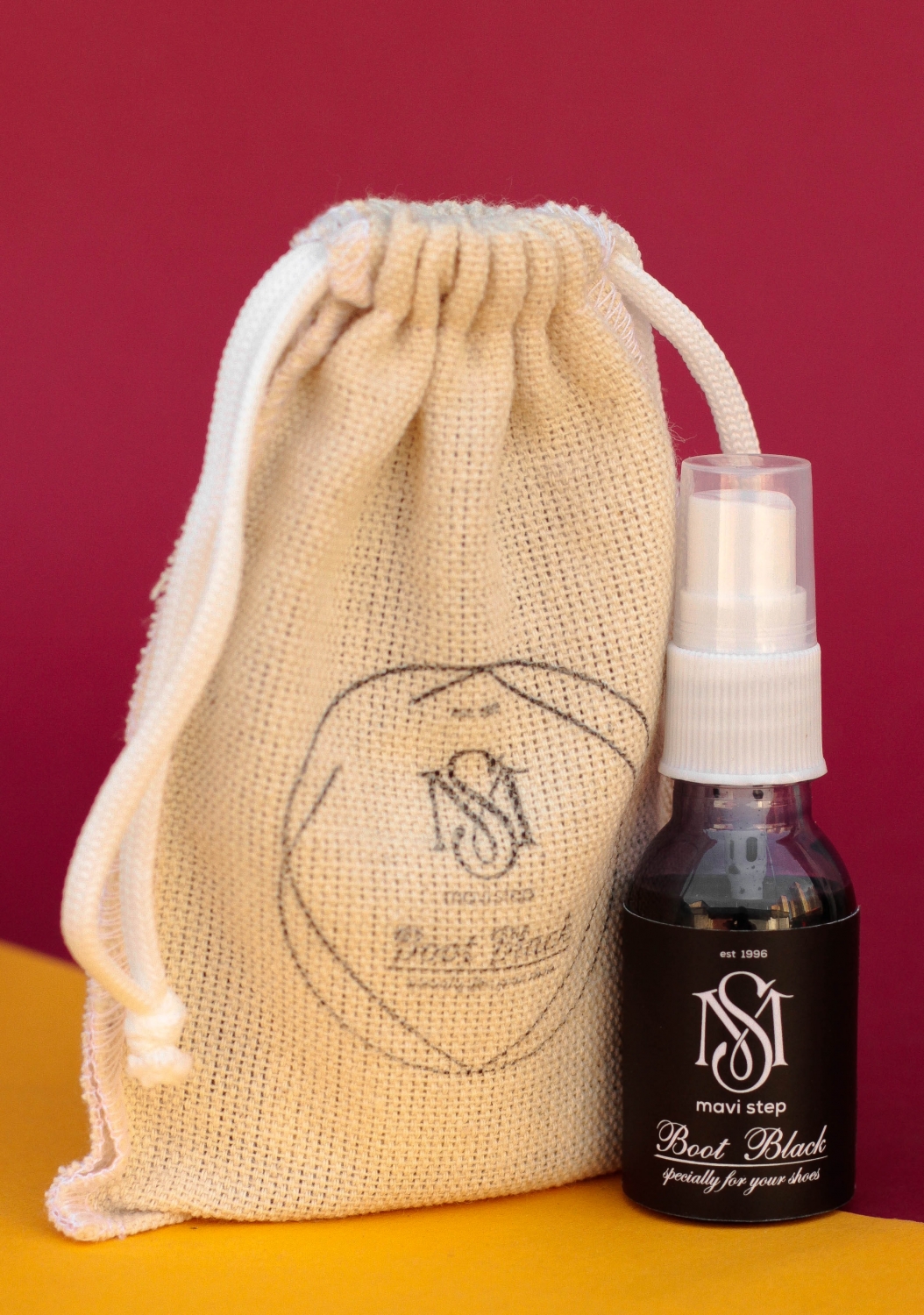 

Черный спрей-восстановитель для замши и нубука MAVI STEP Nubuck & Suede Spray, 25 мл