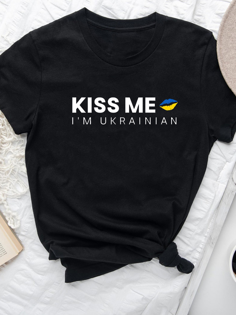 Акція на Футболка жіноча Love&Live Kiss Me! I am Ukrainian! LLP03081 XXL Чорна від Rozetka