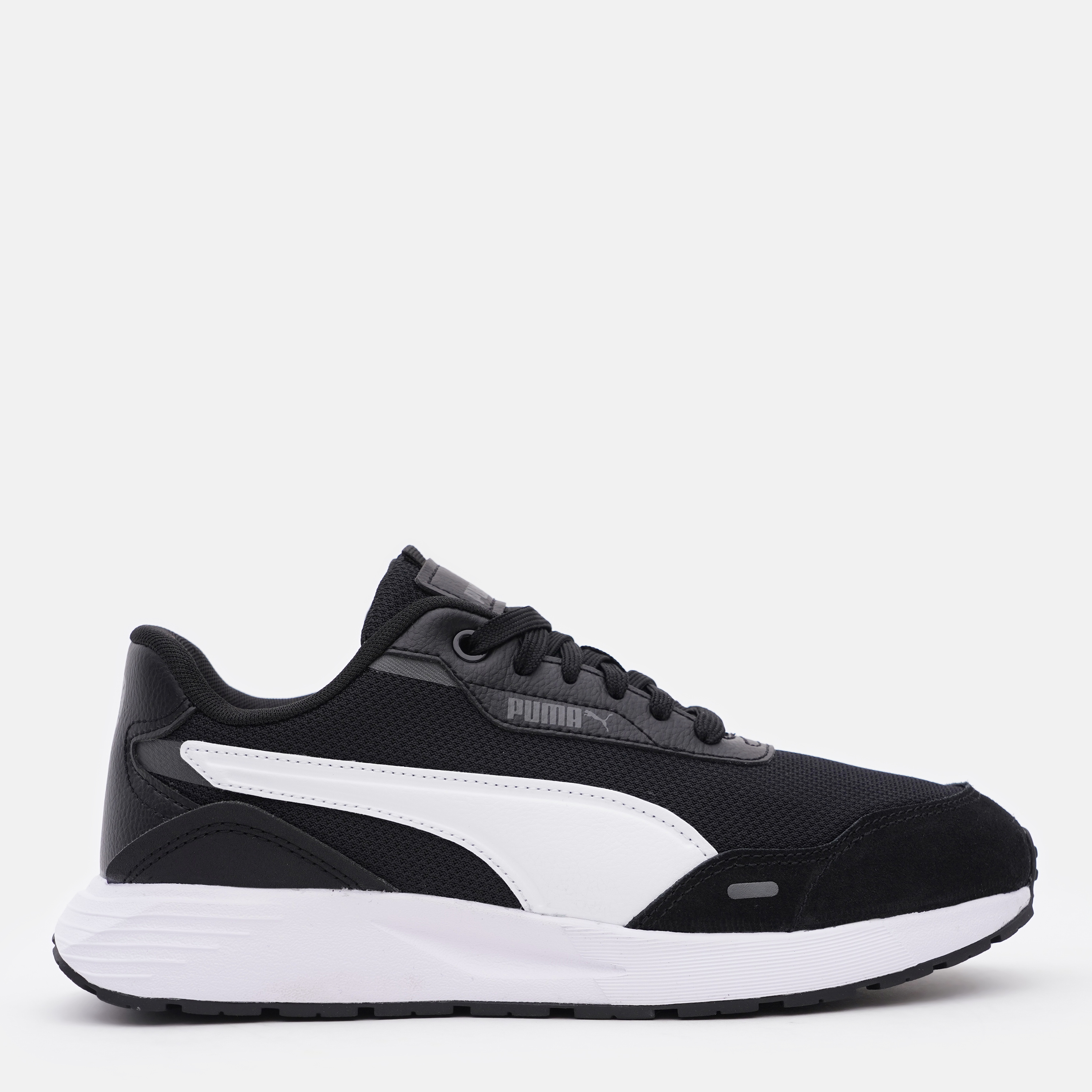 Акція на Чоловічі кросівки Puma Runtamed 38923601 40.5 (7UK) 26 см Puma Black-Puma White-Shadow Gray від Rozetka