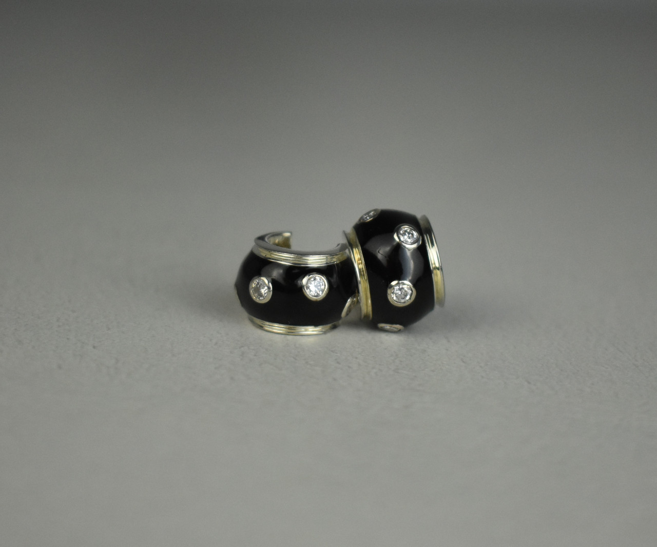 

Серебряные серьги с Черной Эмалью И Фианитами Sky Jewelry 01 (1697)