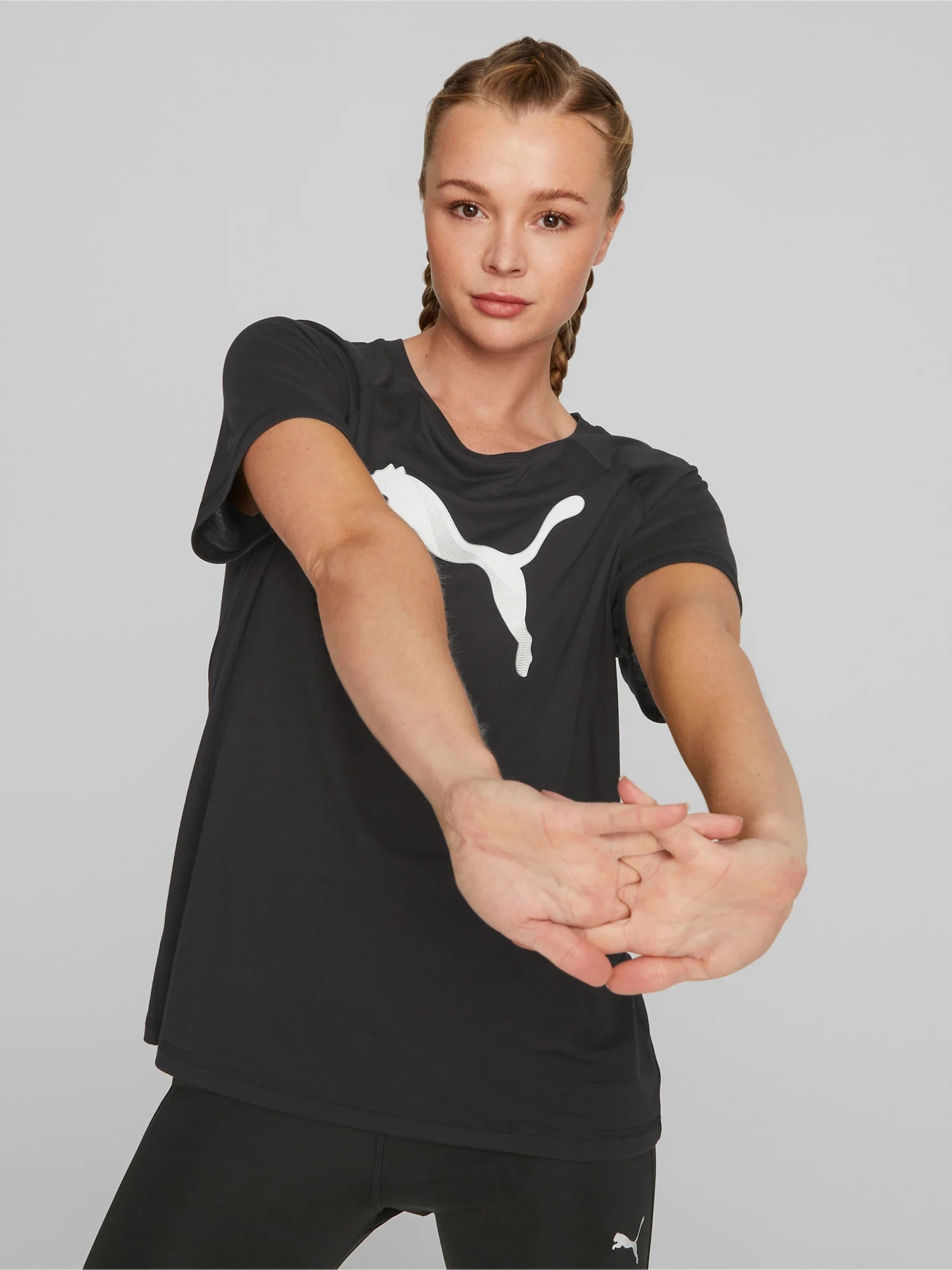 Акція на Футболка Puma Evostripe Tee 67306601 XS Puma Black від Rozetka